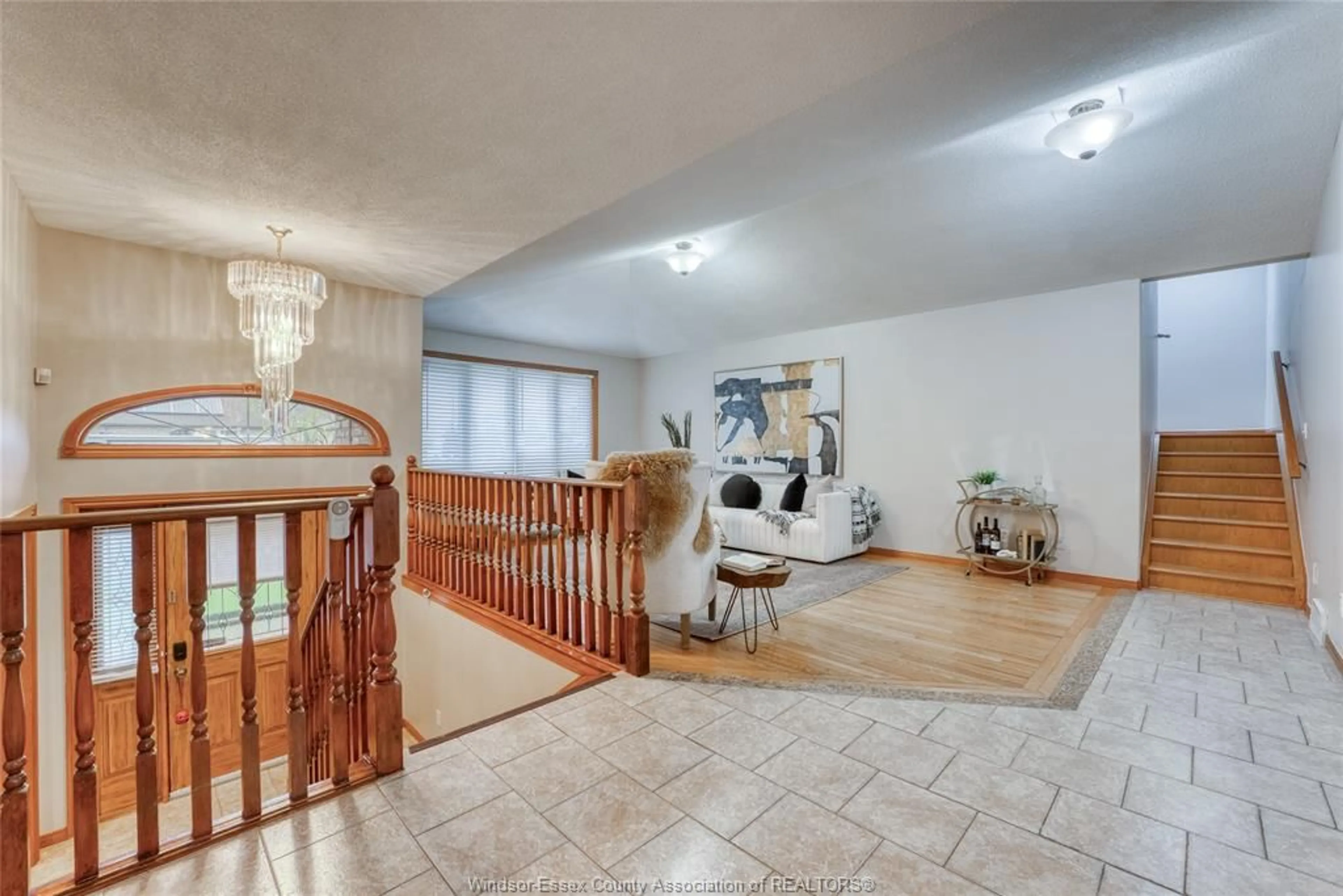 Indoor foyer for 1085 Waverly, Windsor Ontario N8X 4X1