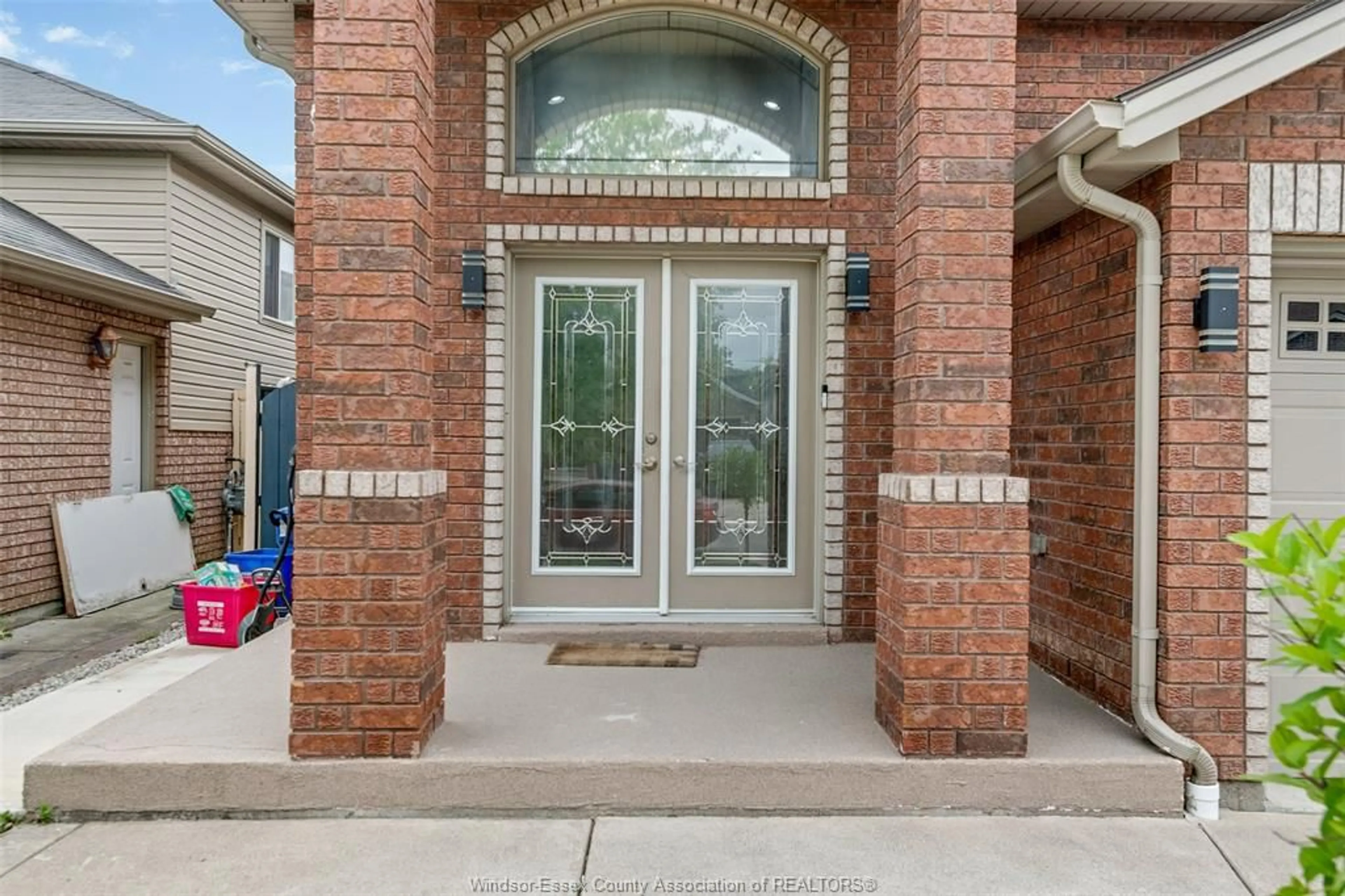 Unknown for 1959 MCKAY Avenue, Windsor Ontario N9B 0B3