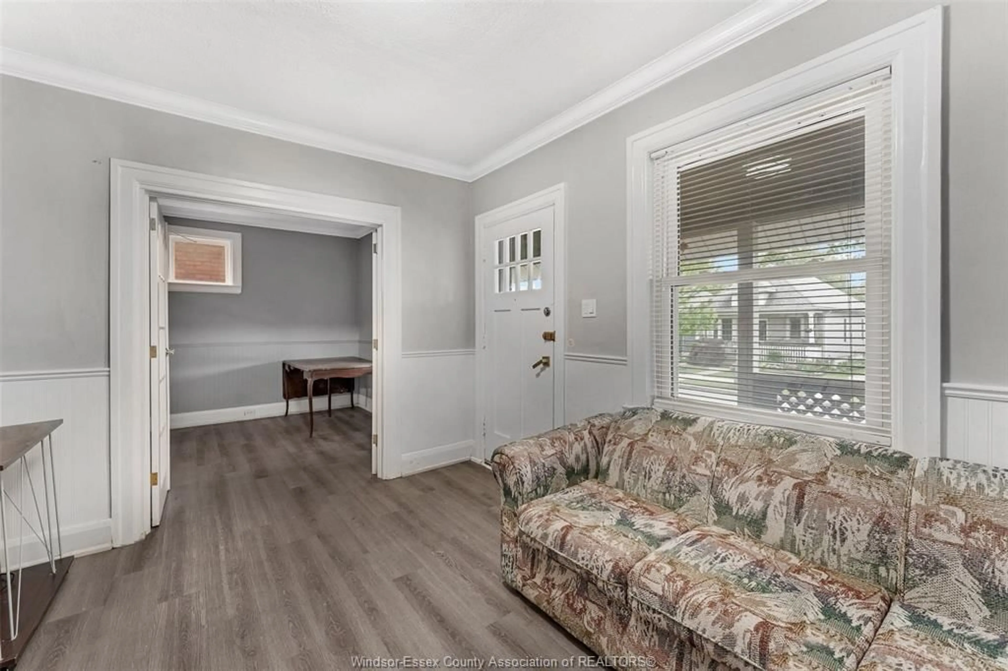 Living room with furniture, unknown for 384 GROVE AVENUE, Windsor Ontario N9A 6E9
