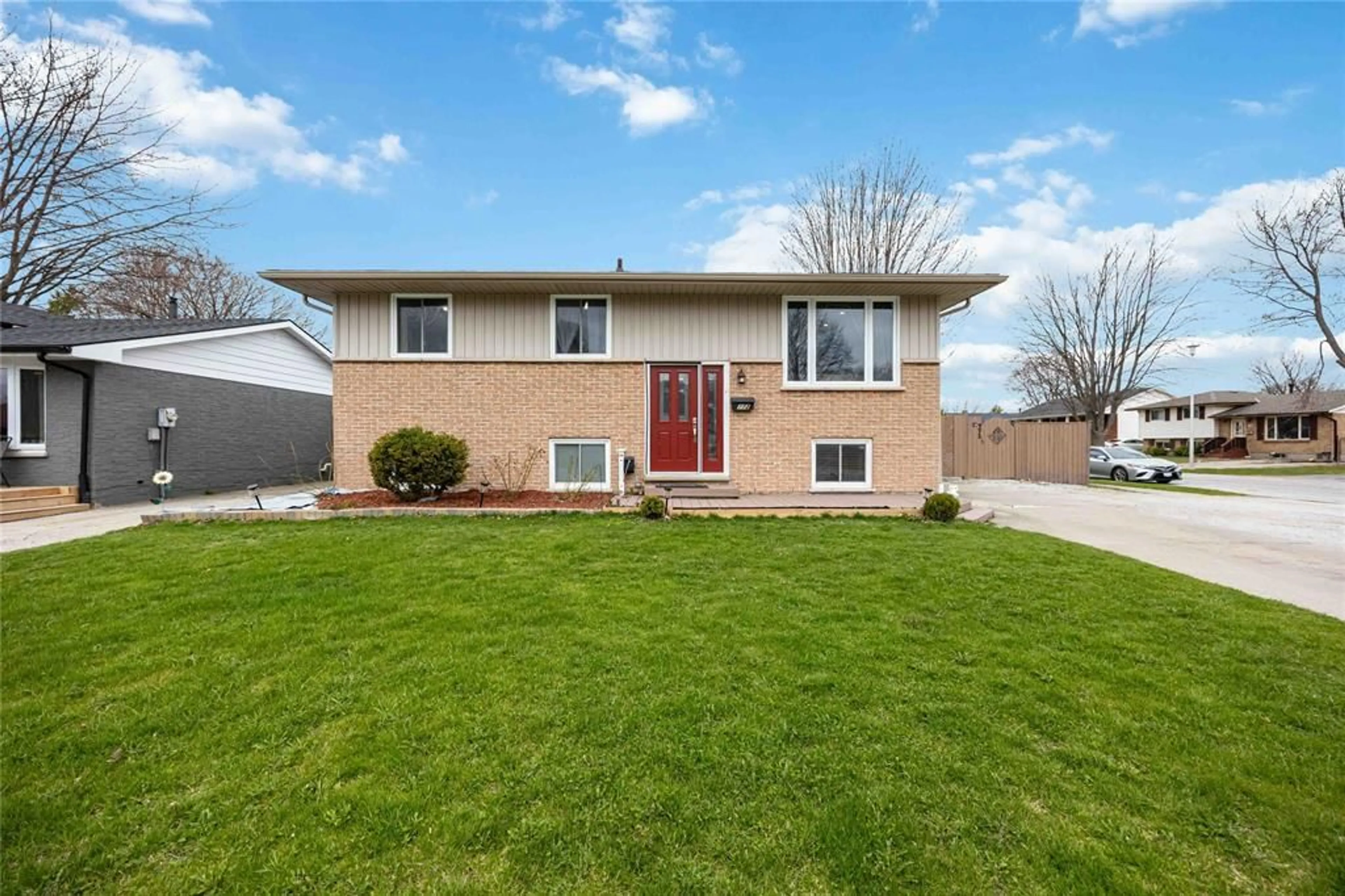Home with vinyl exterior material, street for 772 CARDIFF Dr, Sarnia Ontario N7S 4X9