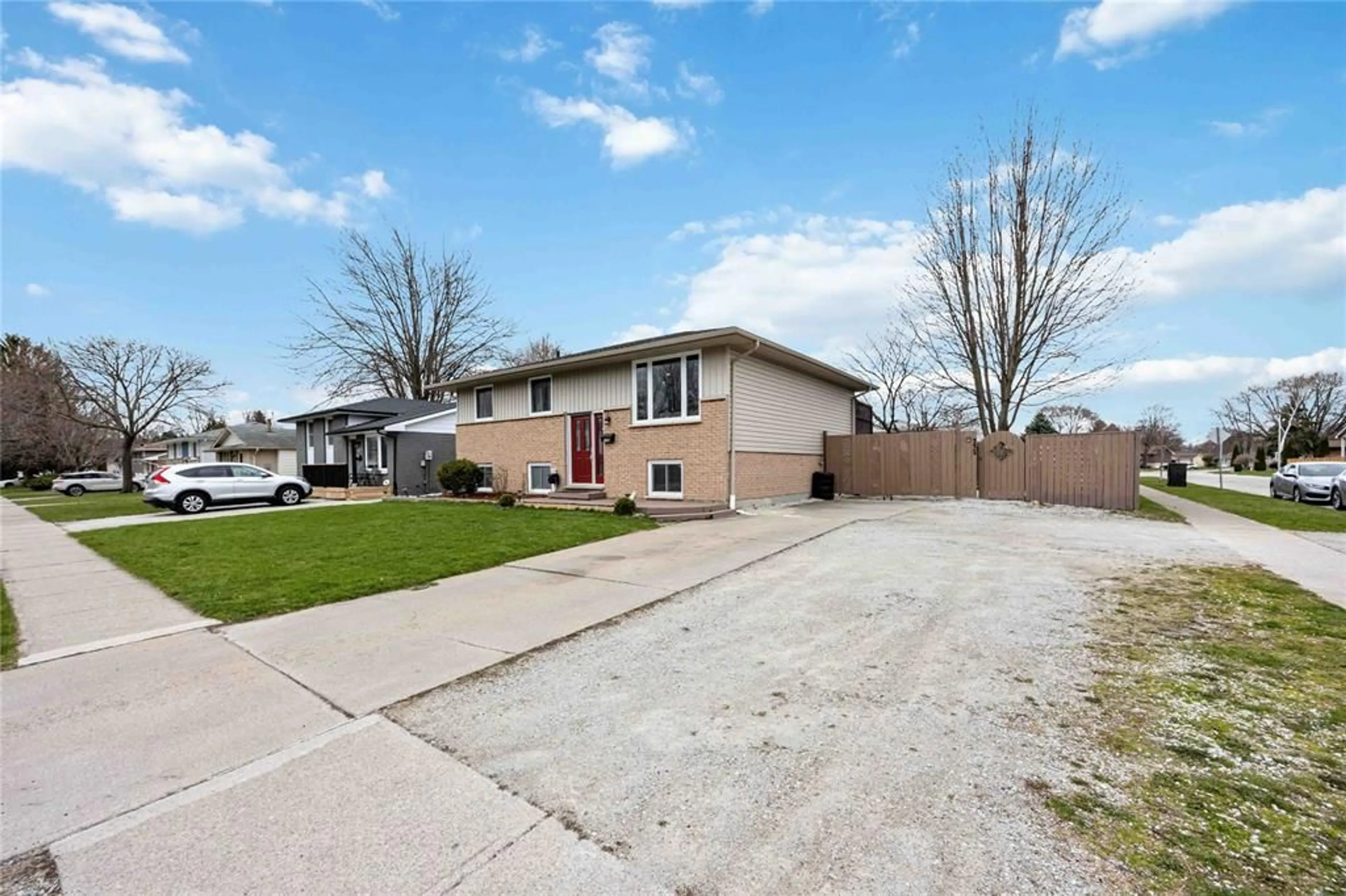 Unknown for 772 CARDIFF Dr, Sarnia Ontario N7S 4X9