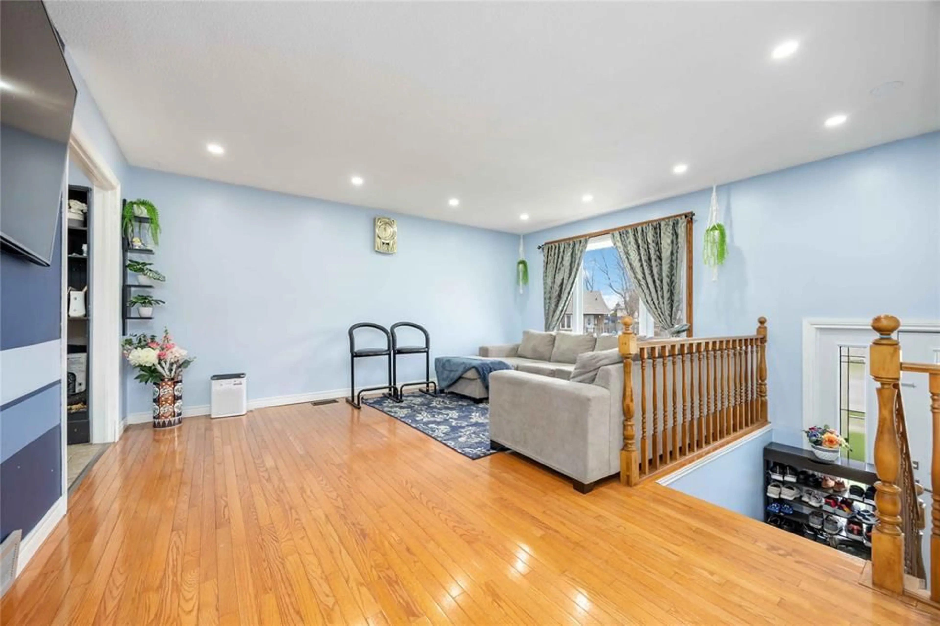 Living room with furniture, wood/laminate floor for 772 CARDIFF Dr, Sarnia Ontario N7S 4X9