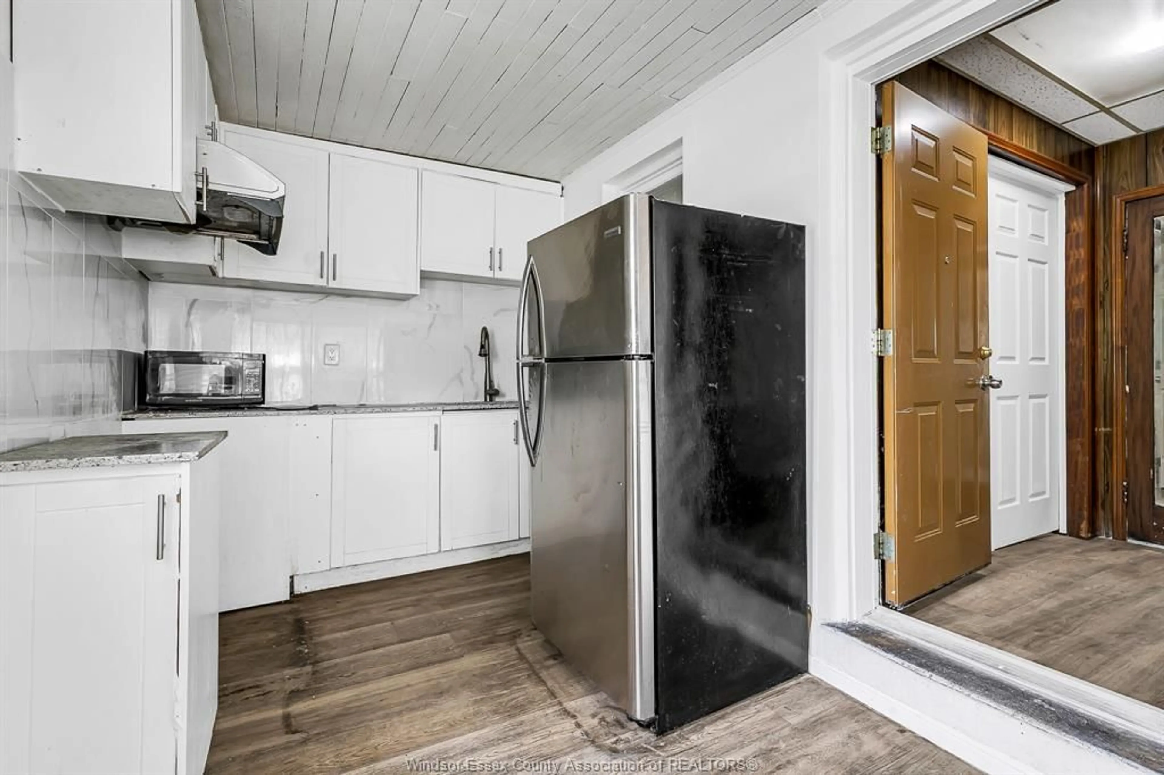 Standard kitchen, unknown for 490 Campbell Ave, Windsor Ontario N9B 2H4