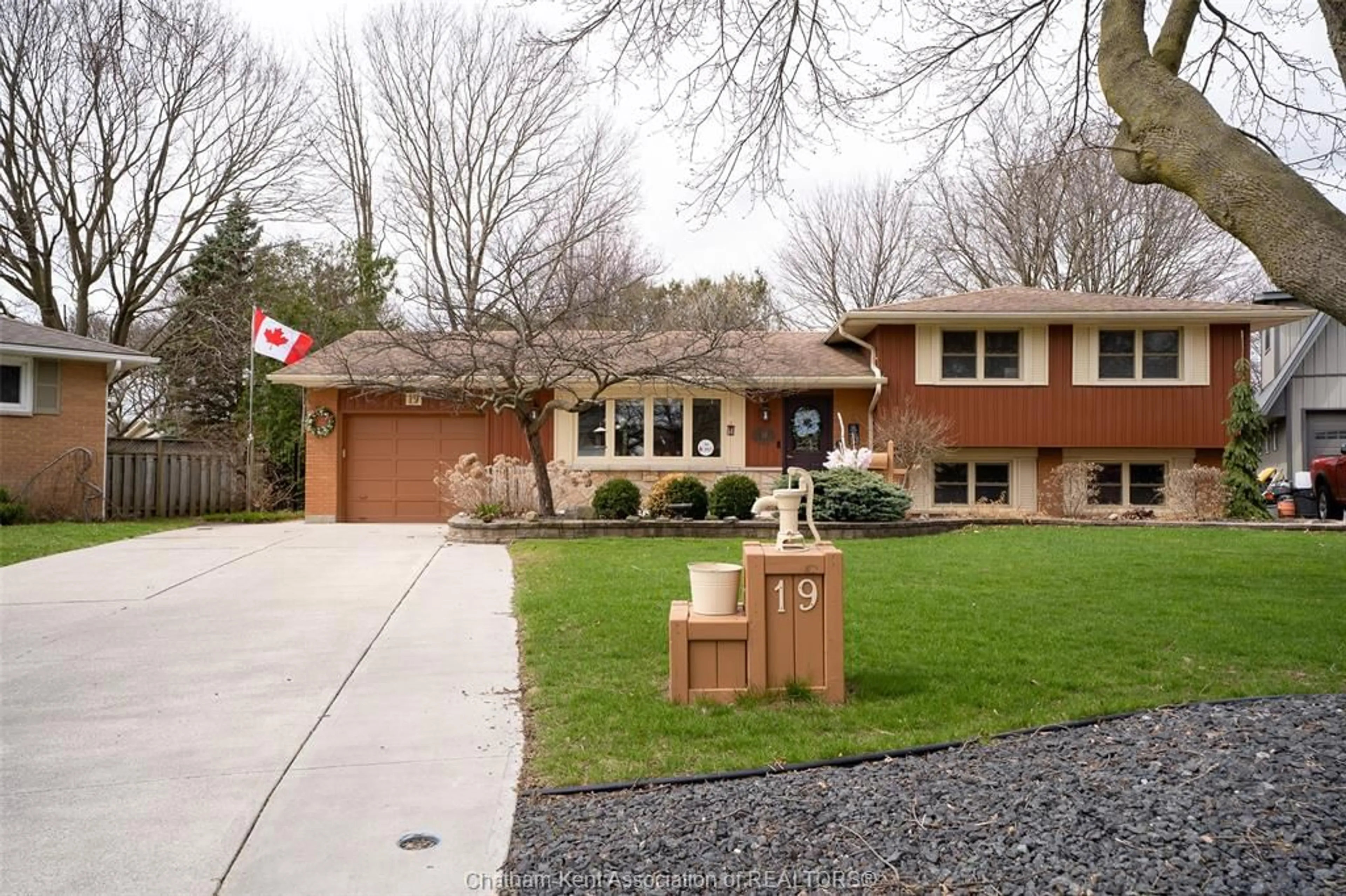 Home with brick exterior material, street for 19 Dove Pl, Chatham Ontario N7L 1H1
