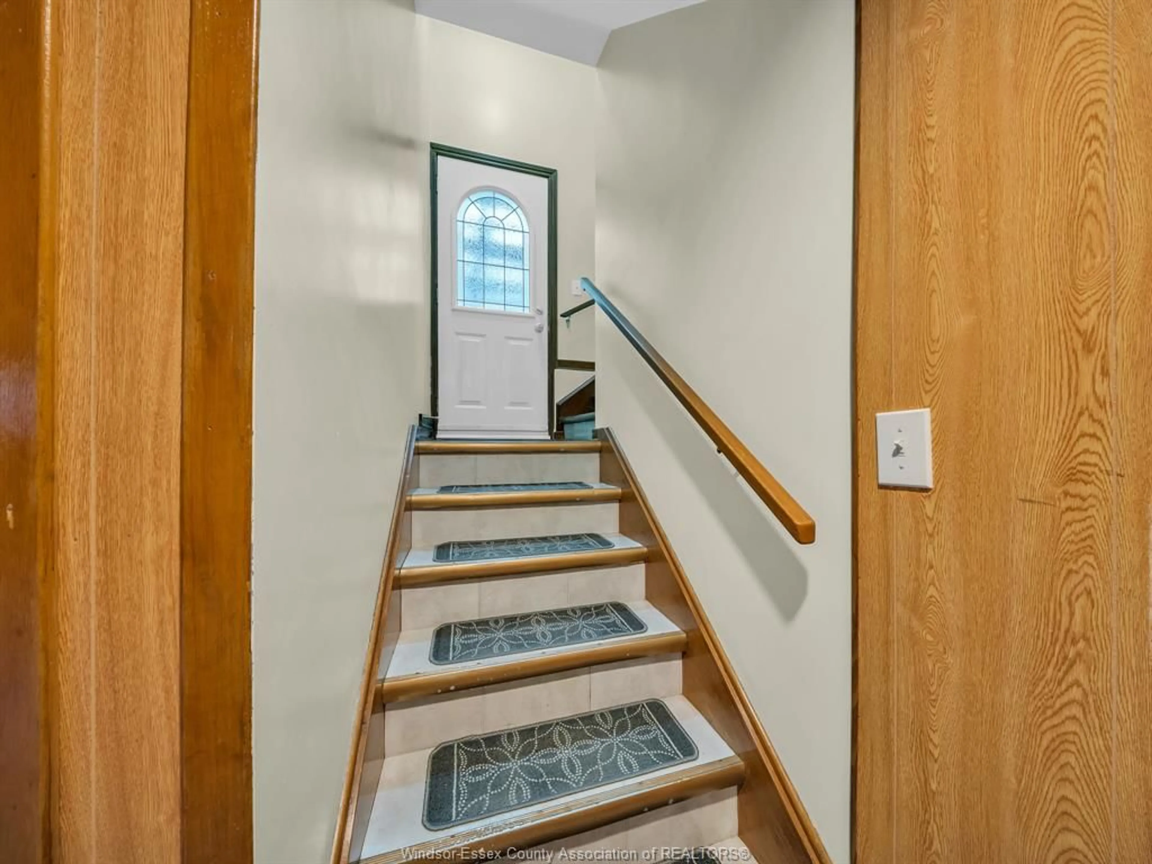 Stairs for 3040 FOREST GLADE Dr, Windsor Ontario N8R 1L5