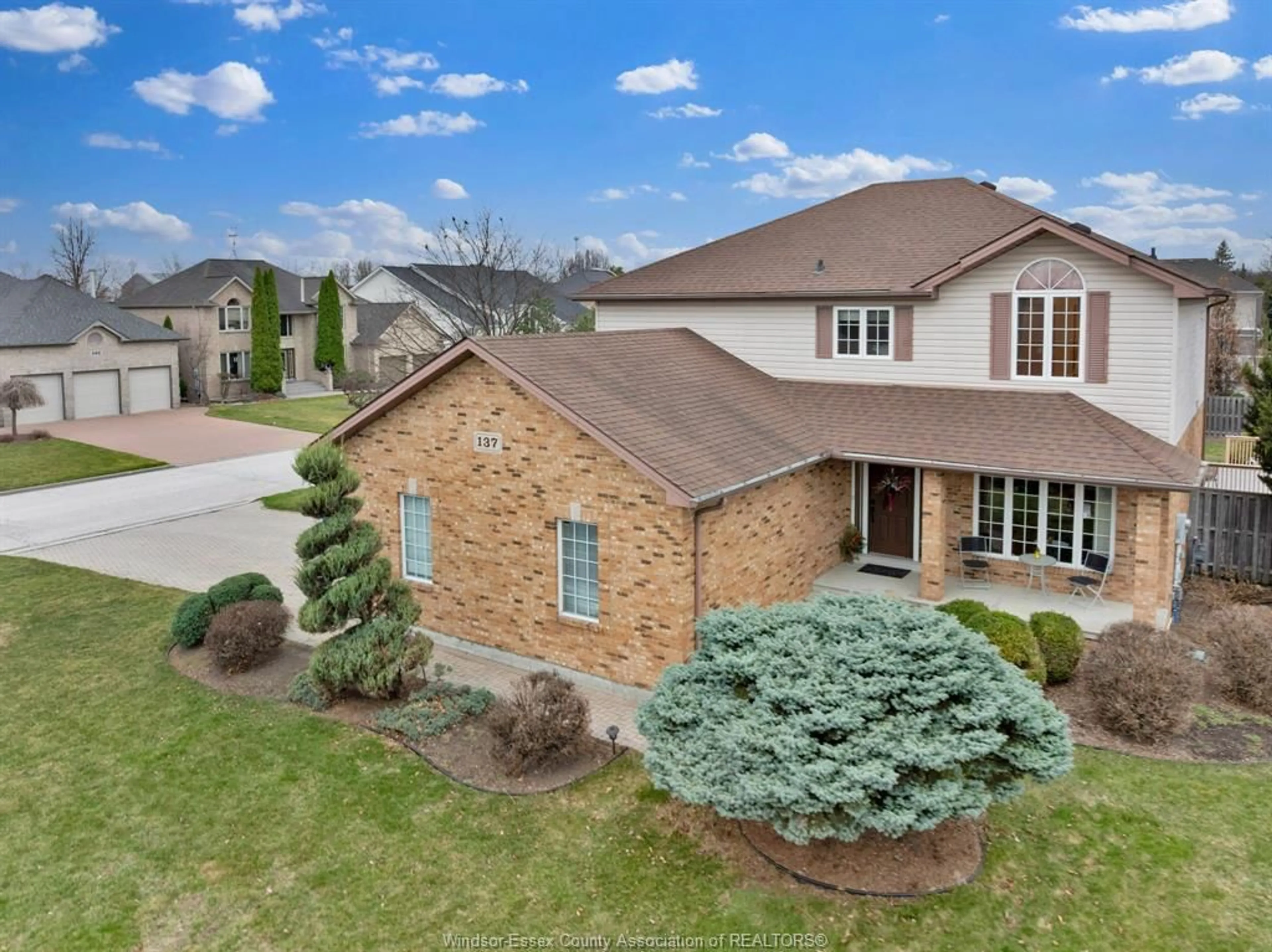 A pic from outside/outdoor area/front of a property/back of a property/a pic from drone, street for 137 SEYMOUR Cres, Lakeshore Ontario N8N 4X9