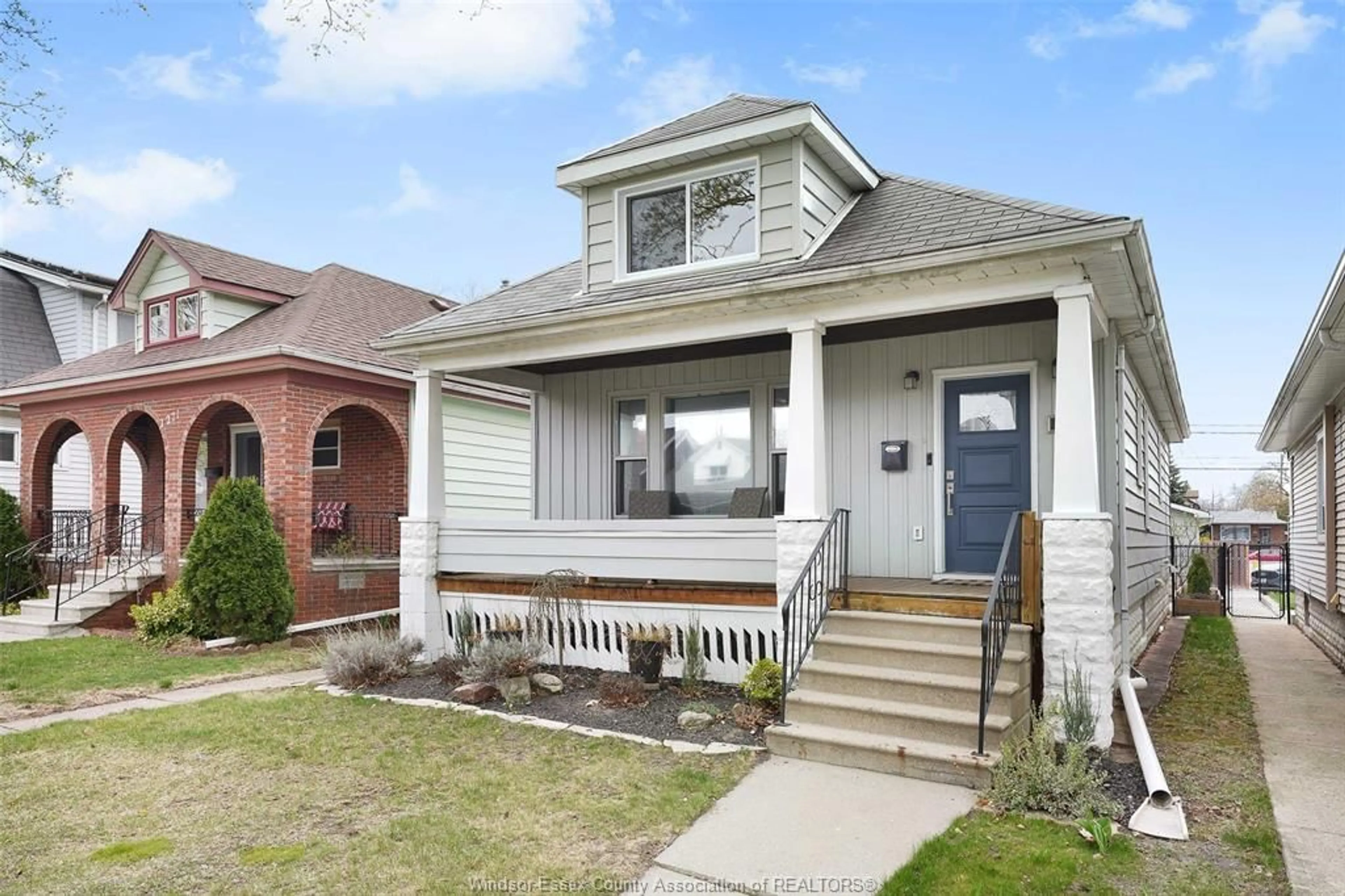 Home with brick exterior material, street for 1267 LINCOLN, Windsor Ontario N8Y 2H9