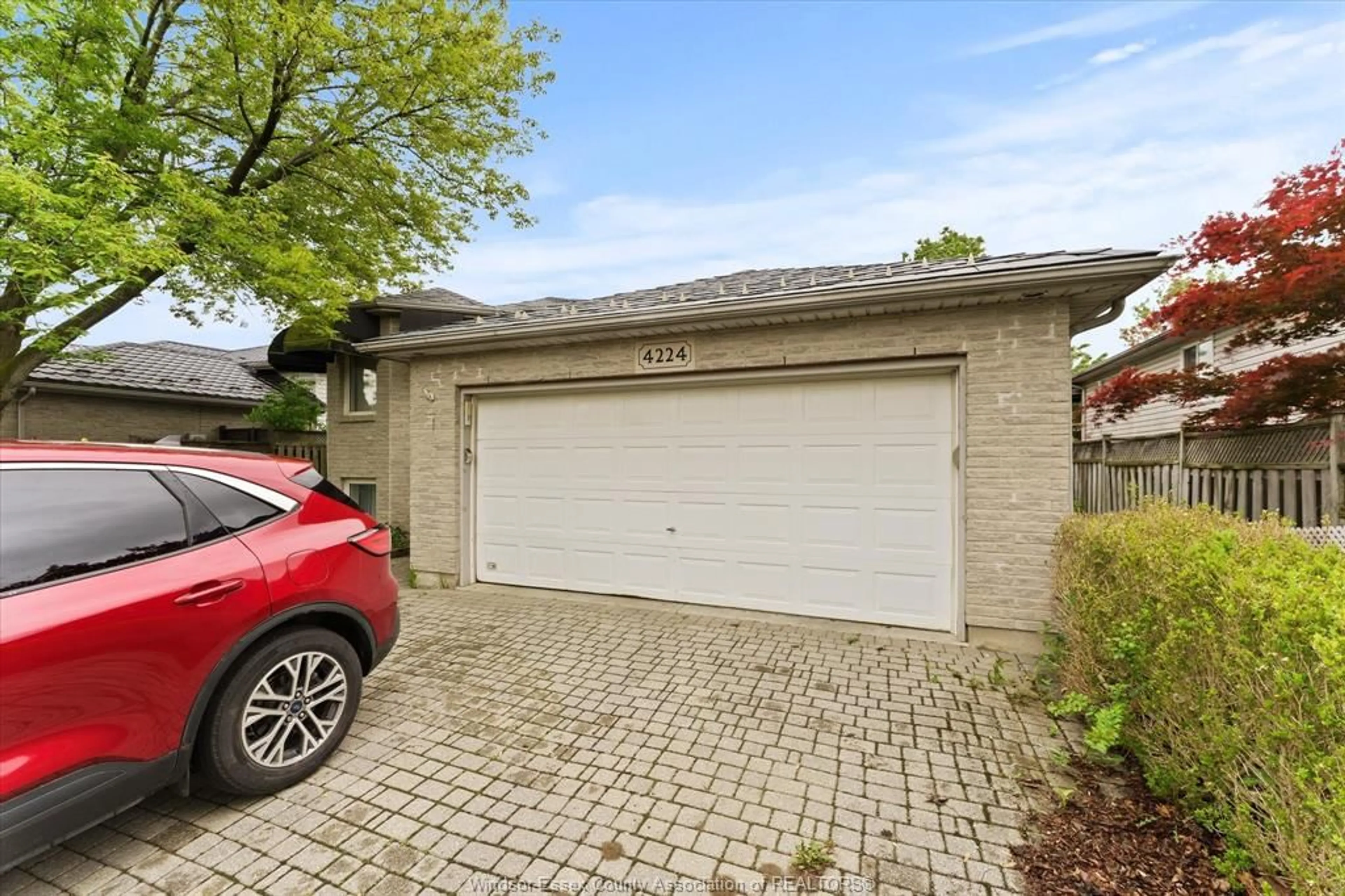 Indoor garage for 4224 NORTHWOOD LAKES Dr, Windsor Ontario N9G 2W2