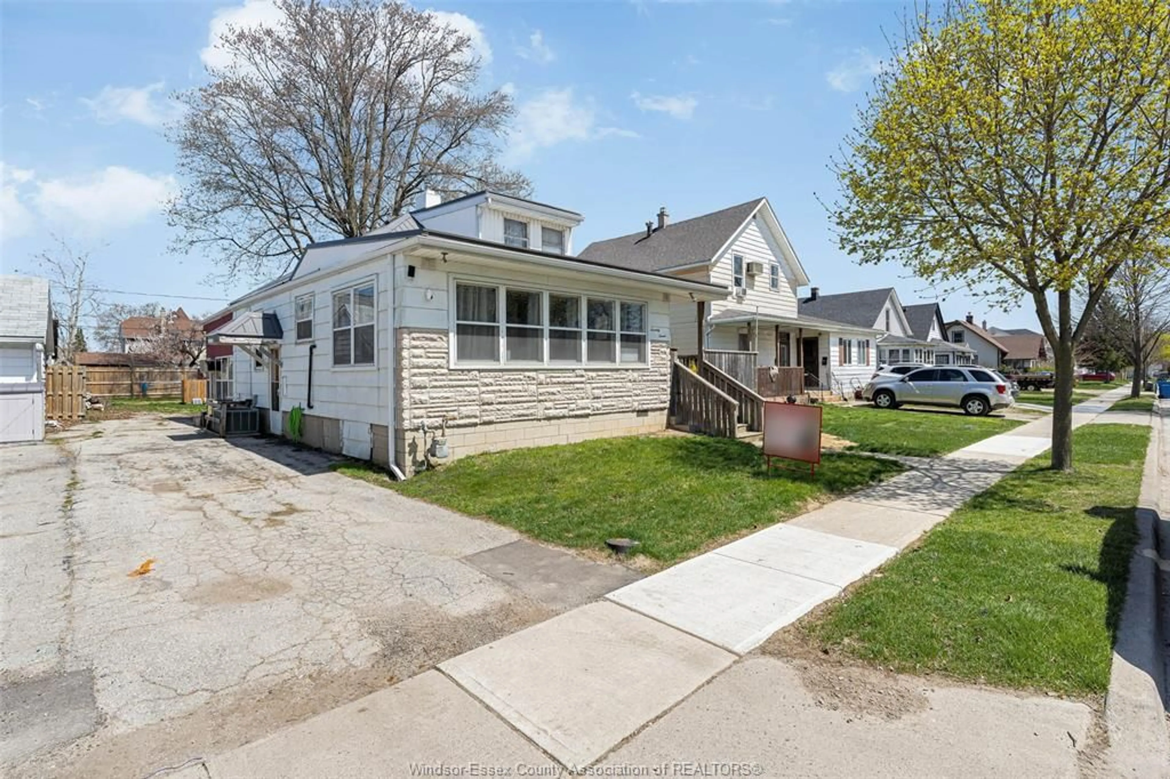 Home with vinyl exterior material, street for 77 MILL St, Leamington Ontario N8H 1S3