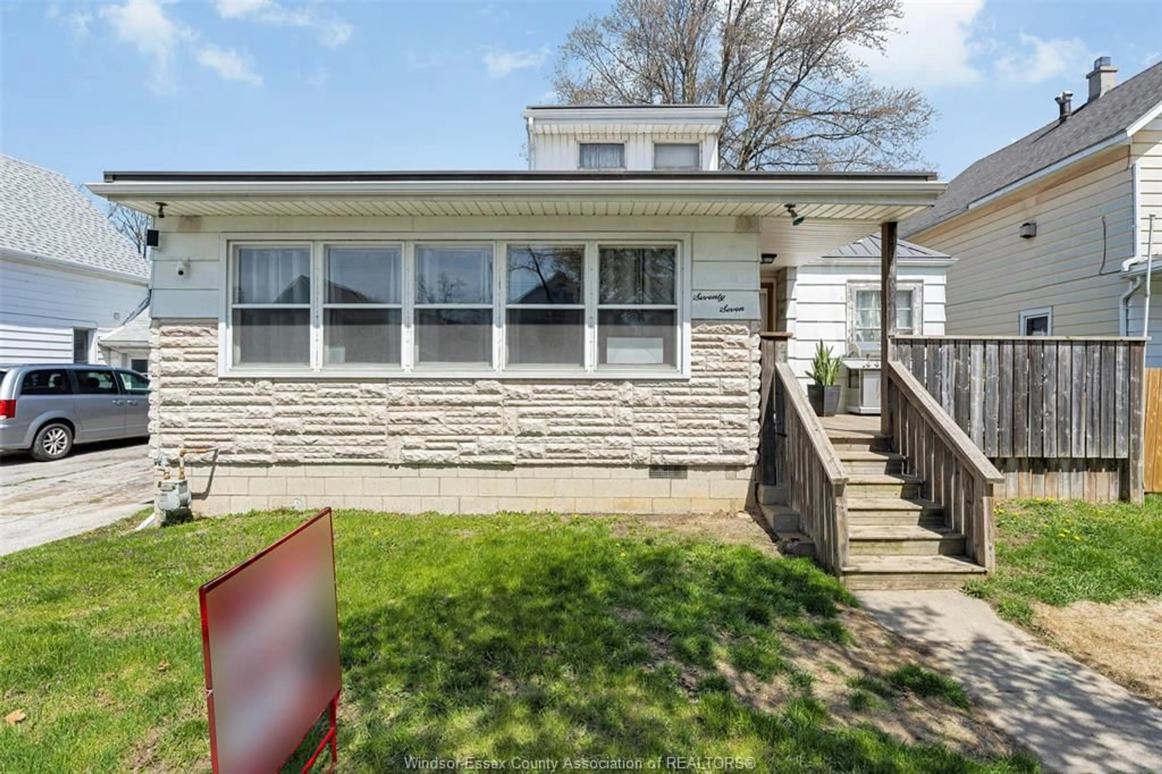 Home with vinyl exterior material, street for 77 MILL St, Leamington Ontario N8H 1S3