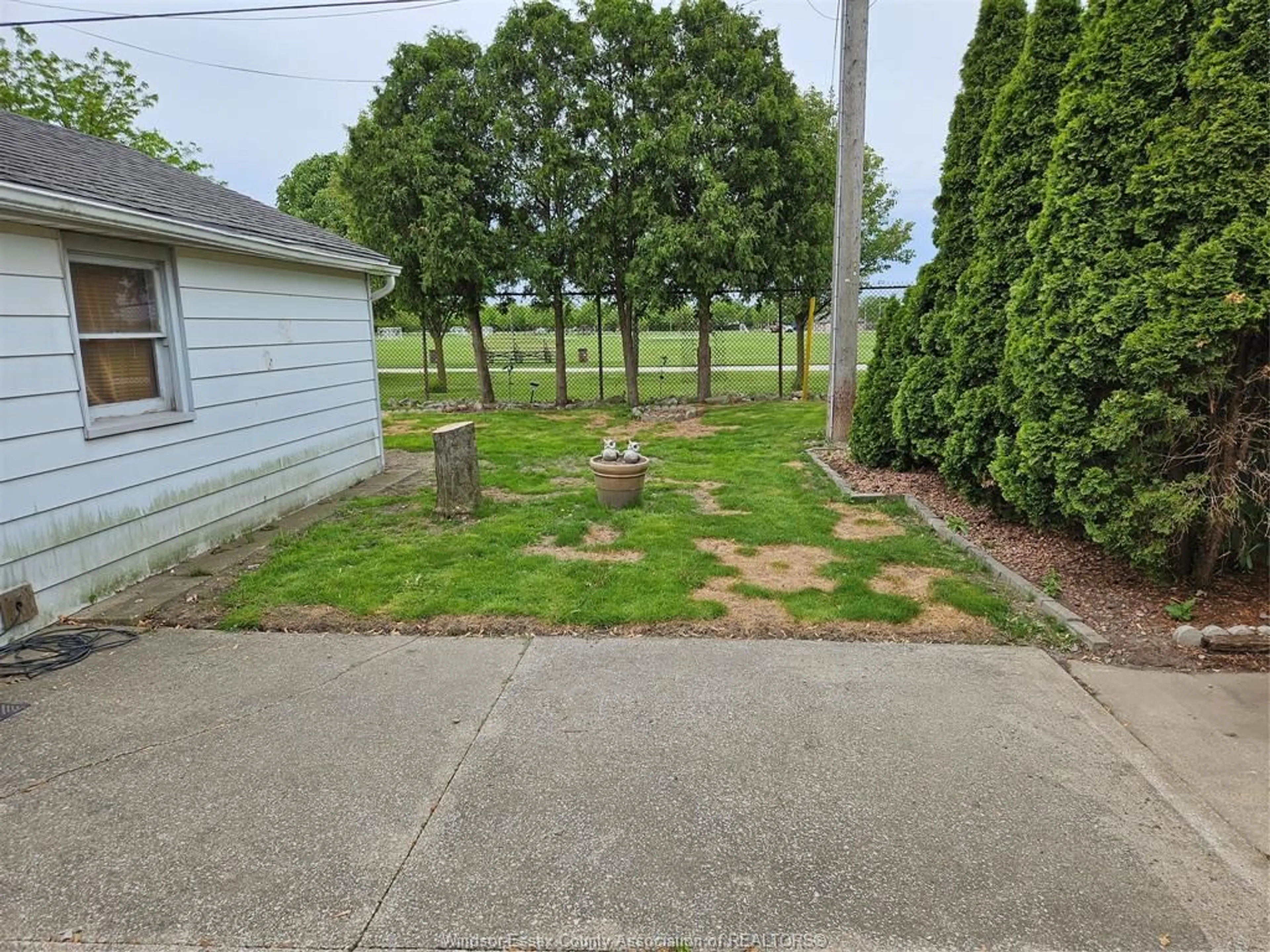 A pic from outside/outdoor area/front of a property/back of a property/a pic from drone, unknown for 1709 CENTRAL, Windsor Ontario N8Y 3W3