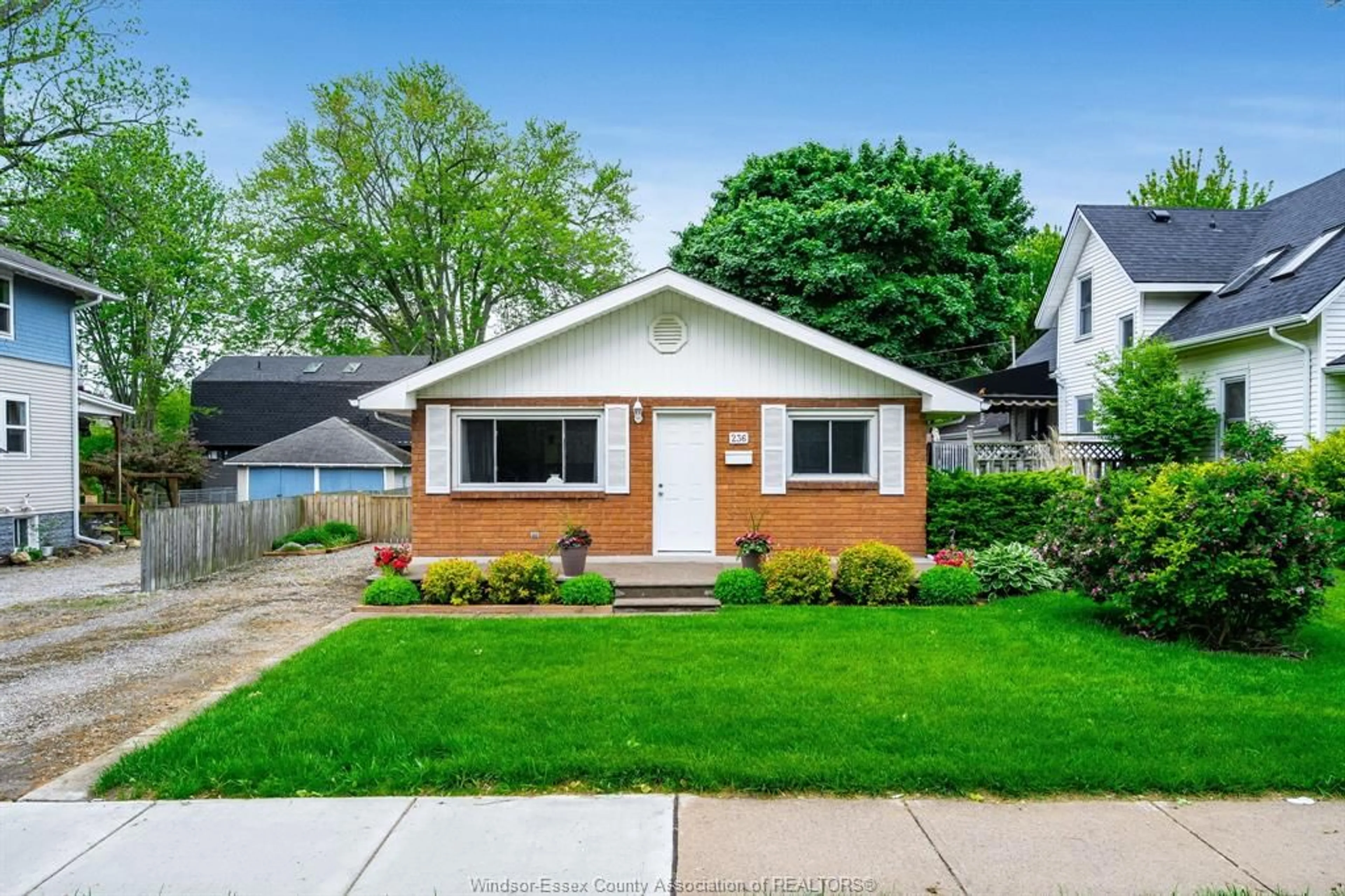 Home with vinyl exterior material, street for 236 LANSDOWNE Ave, Kingsville Ontario N9Y 1S8