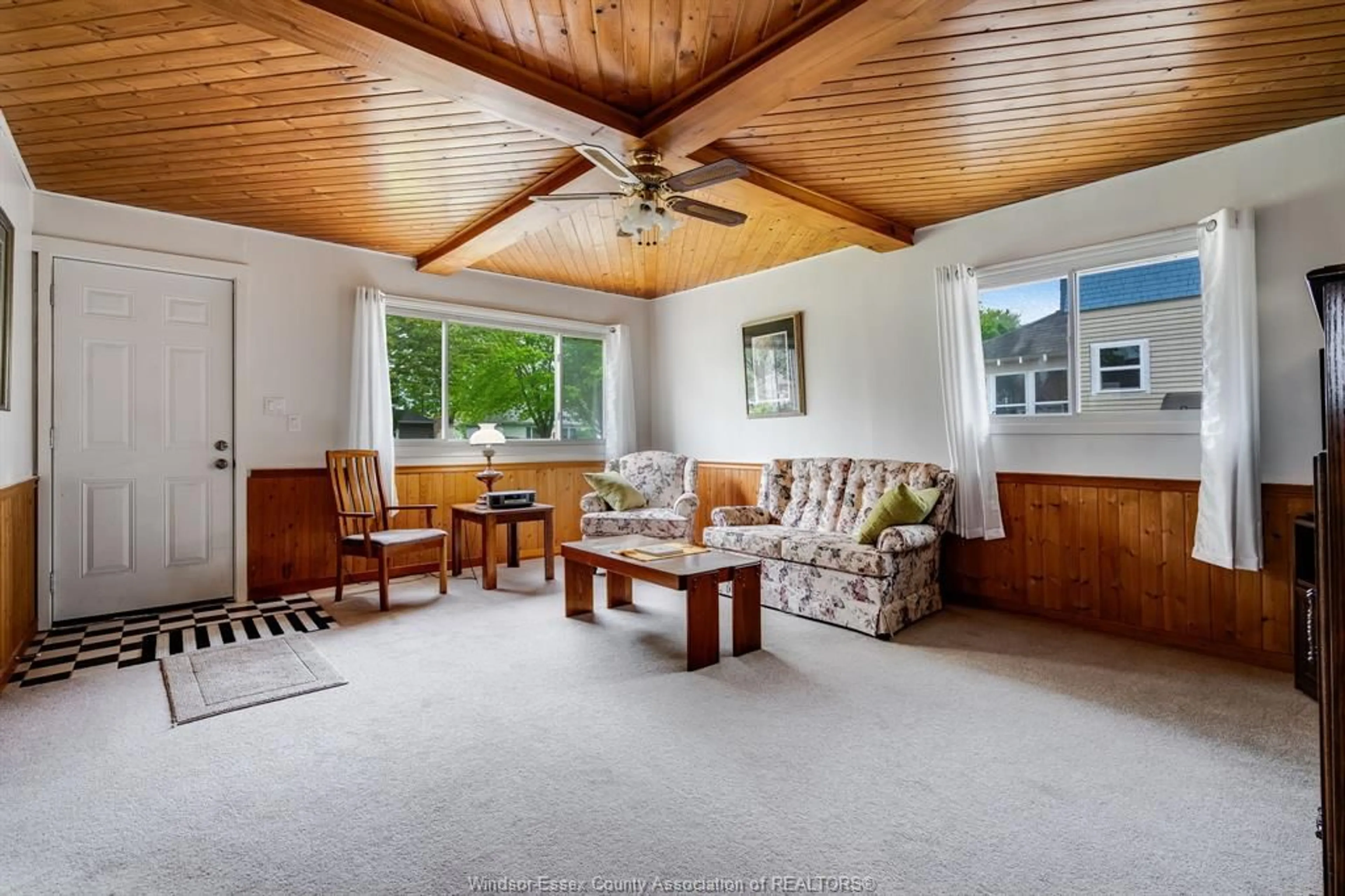 Living room with furniture, unknown for 236 LANSDOWNE Ave, Kingsville Ontario N9Y 1S8