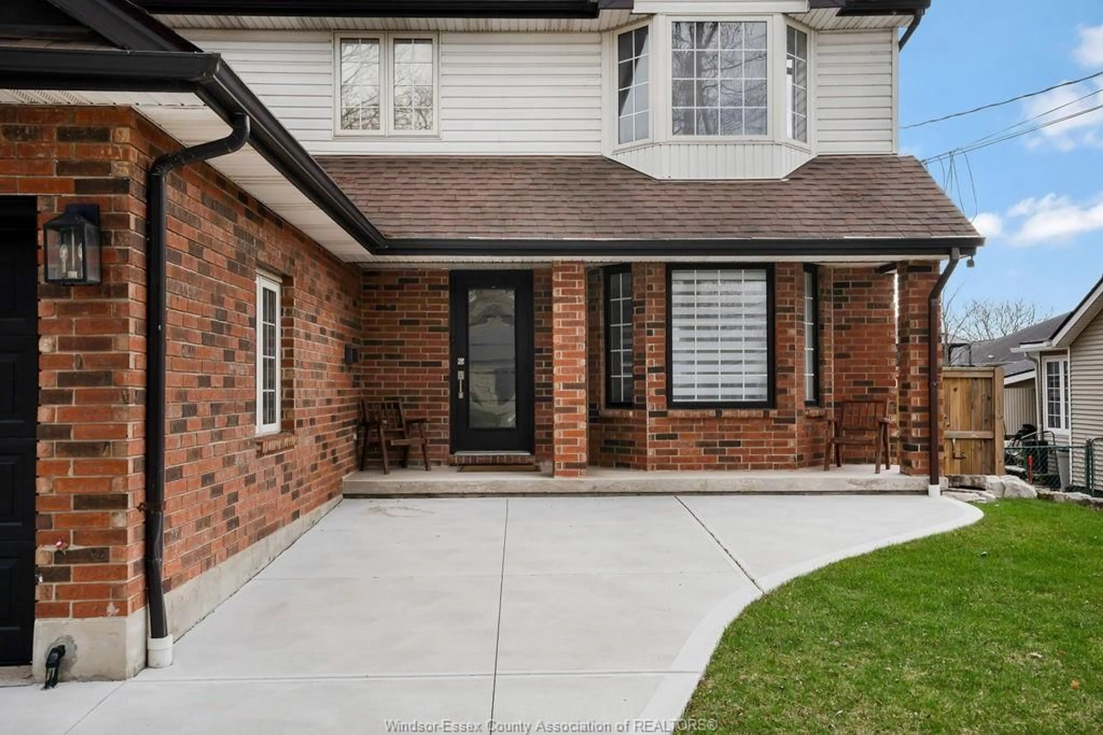 Home with brick exterior material, street for 570 JARVIS, Windsor Ontario N8P 1C9