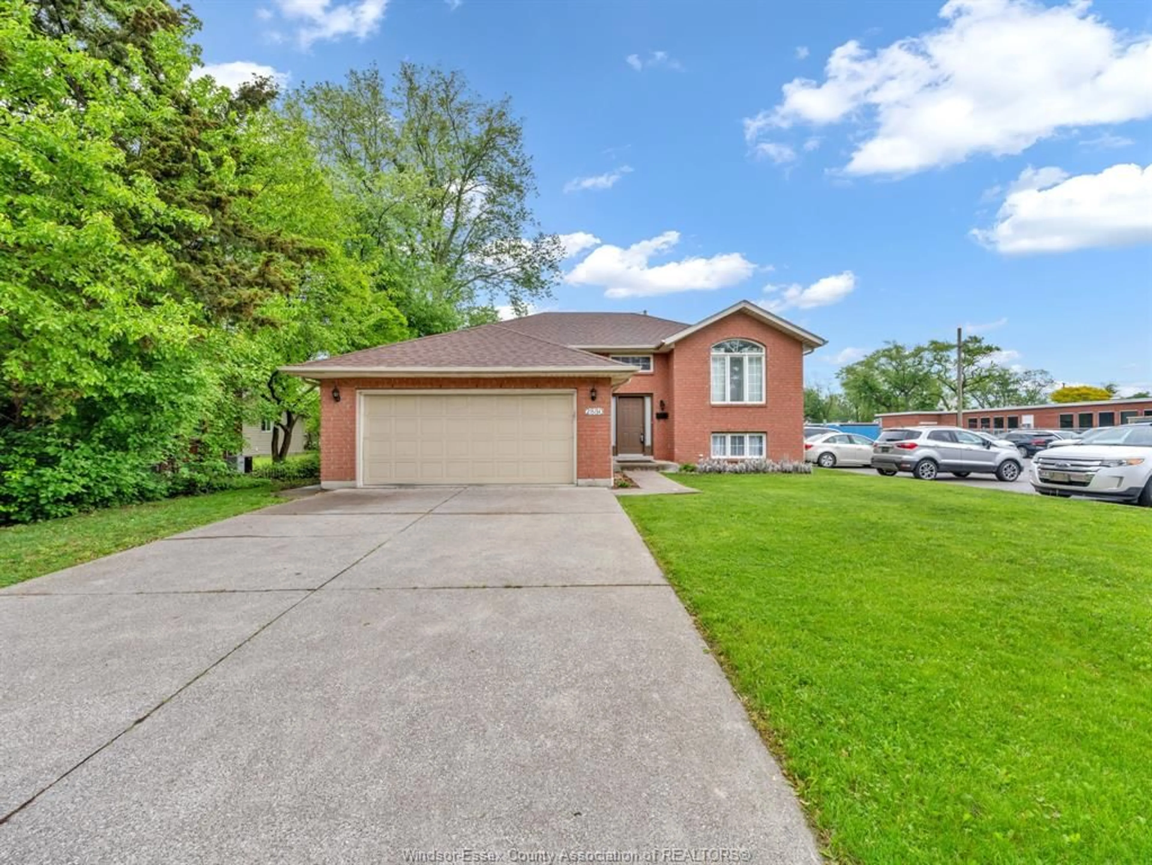 A pic from outside/outdoor area/front of a property/back of a property/a pic from drone, water/lake/river/ocean view for 2880 DOMINION Blvd, Windsor Ontario N9E 2M8