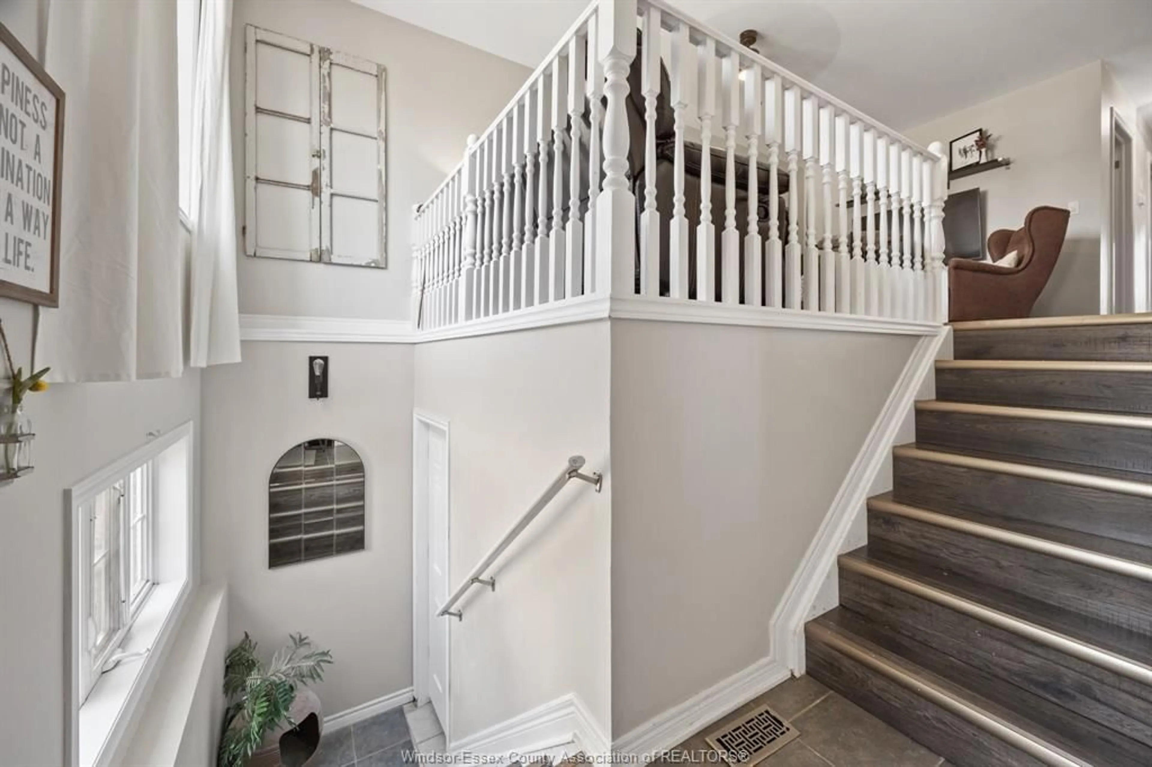 Stairs for 992 Bridge Ave, Windsor Ontario N9B 2N1