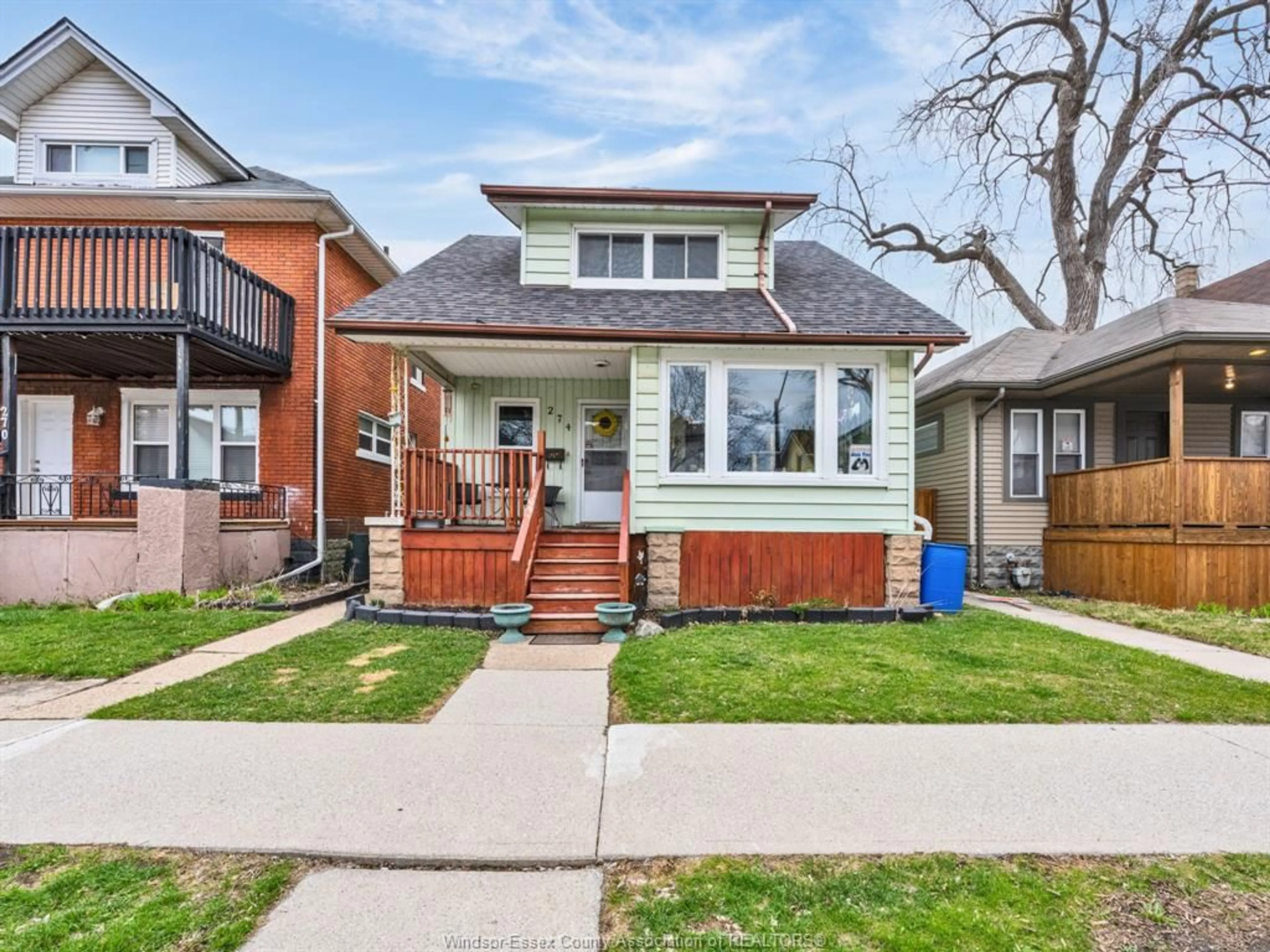 Home with brick exterior material, street for 274 BELLEVIEW, Windsor Ontario N8Y 2V9