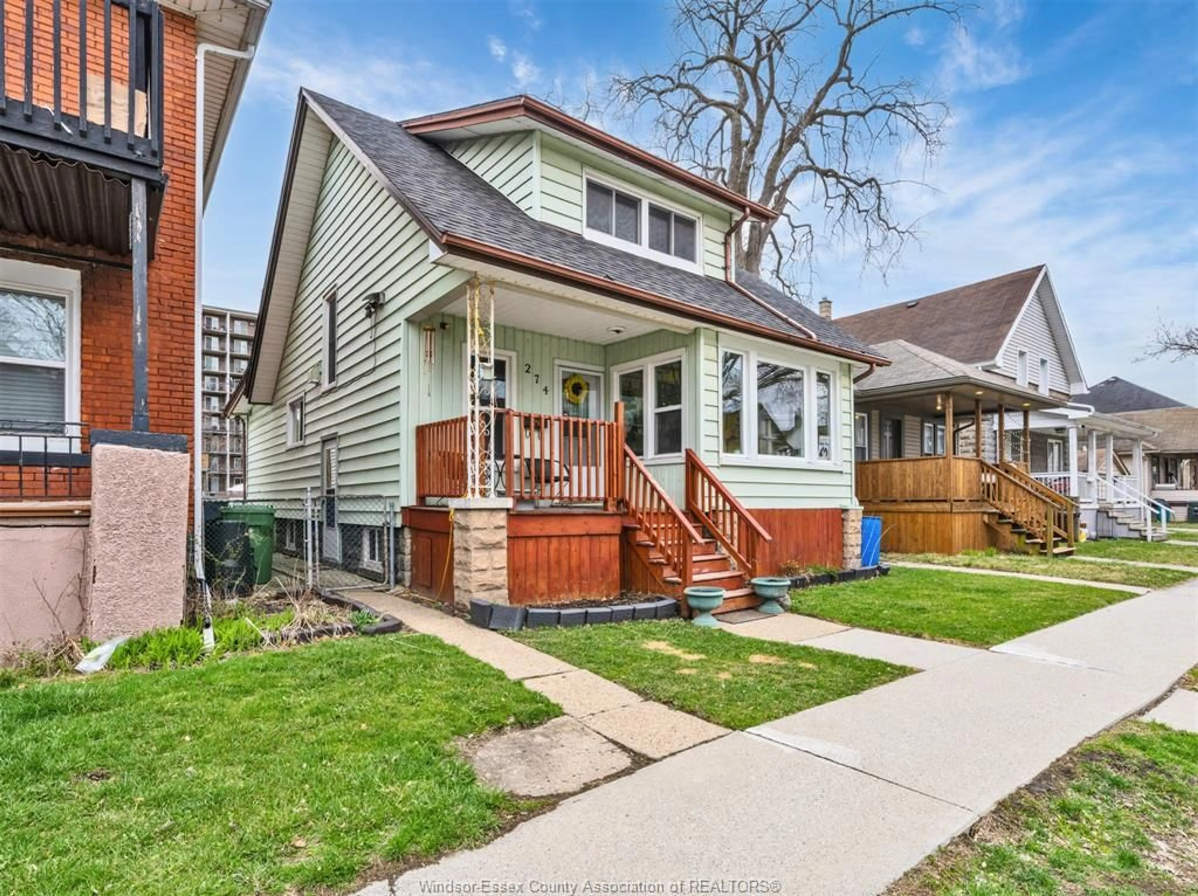 Home with brick exterior material, street for 274 BELLEVIEW, Windsor Ontario N8Y 2V9