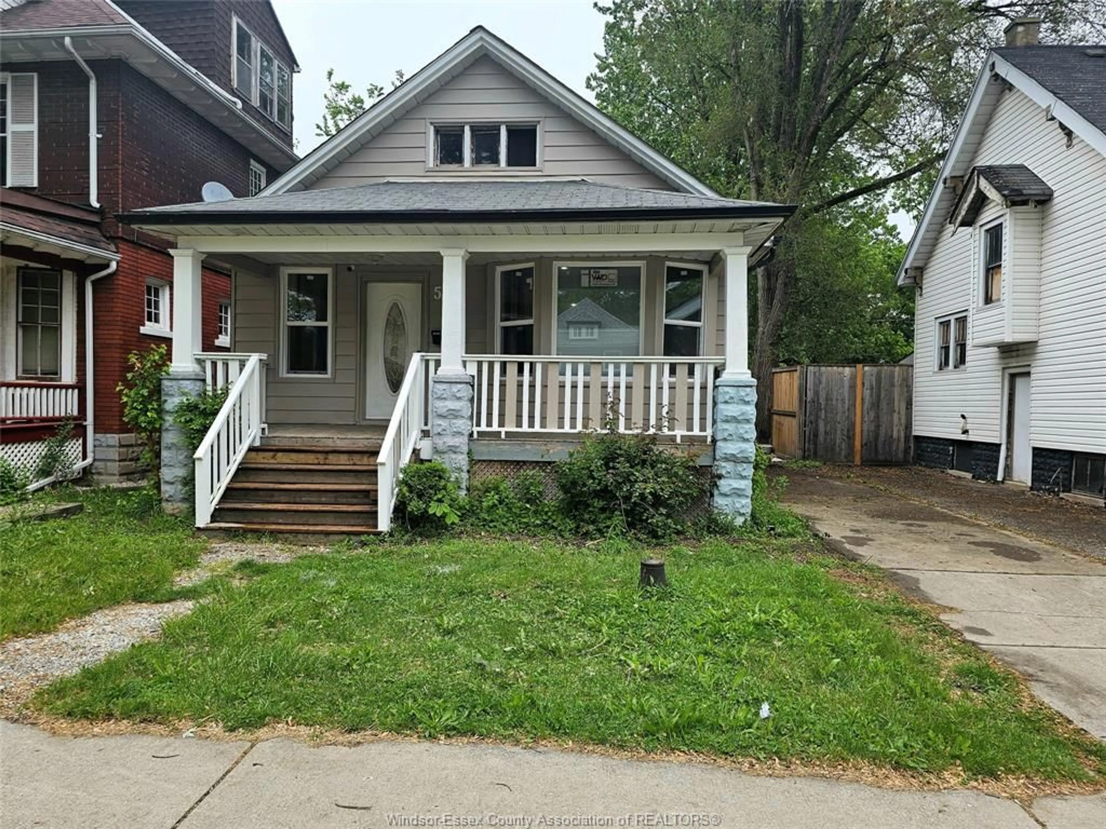 Home with vinyl exterior material, street for 510 CRAWFORD, Windsor Ontario N9A 5C4