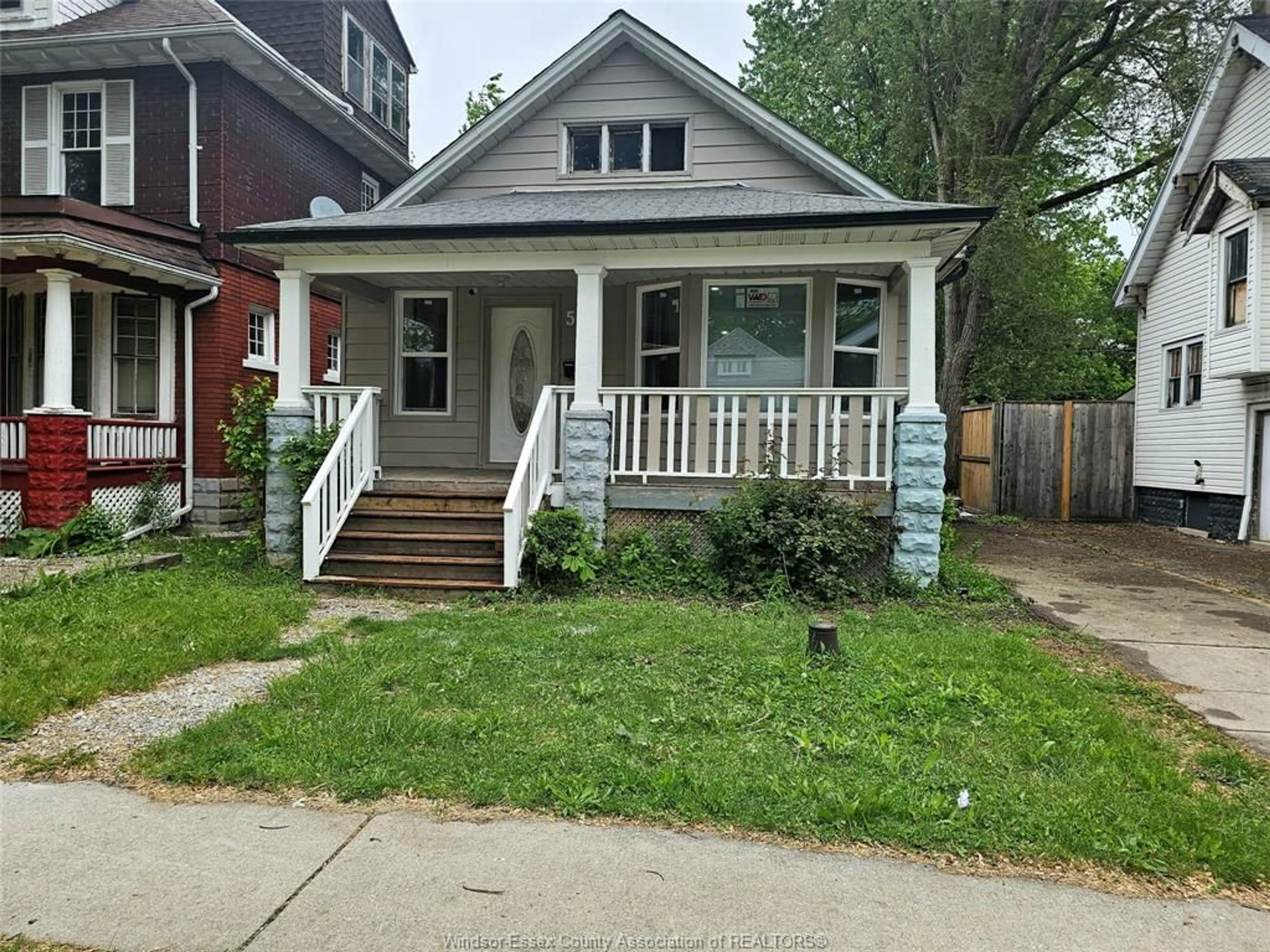 Home with vinyl exterior material, street for 510 CRAWFORD, Windsor Ontario N9A 5C4