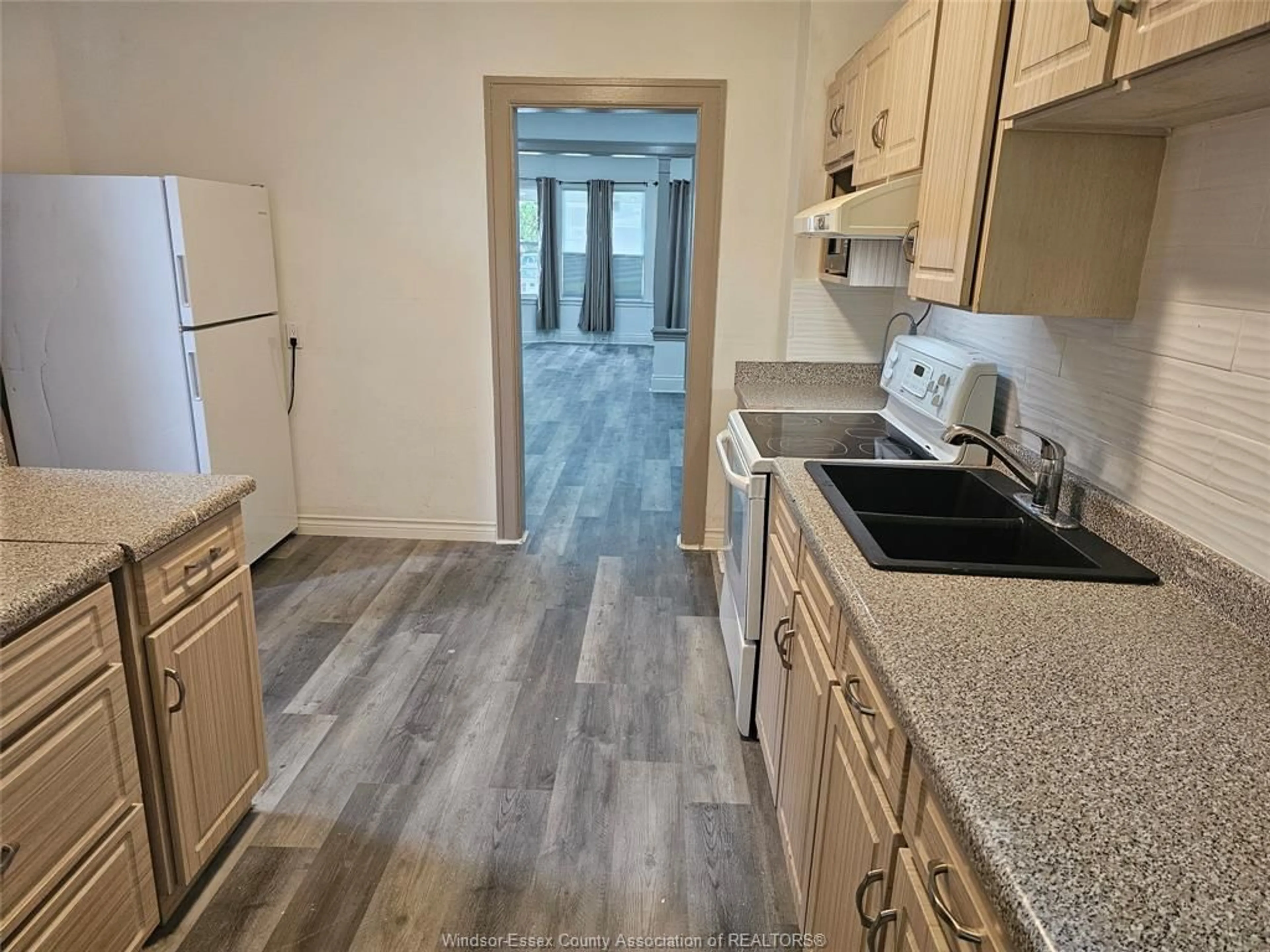 Standard kitchen, unknown for 510 CRAWFORD, Windsor Ontario N9A 5C4