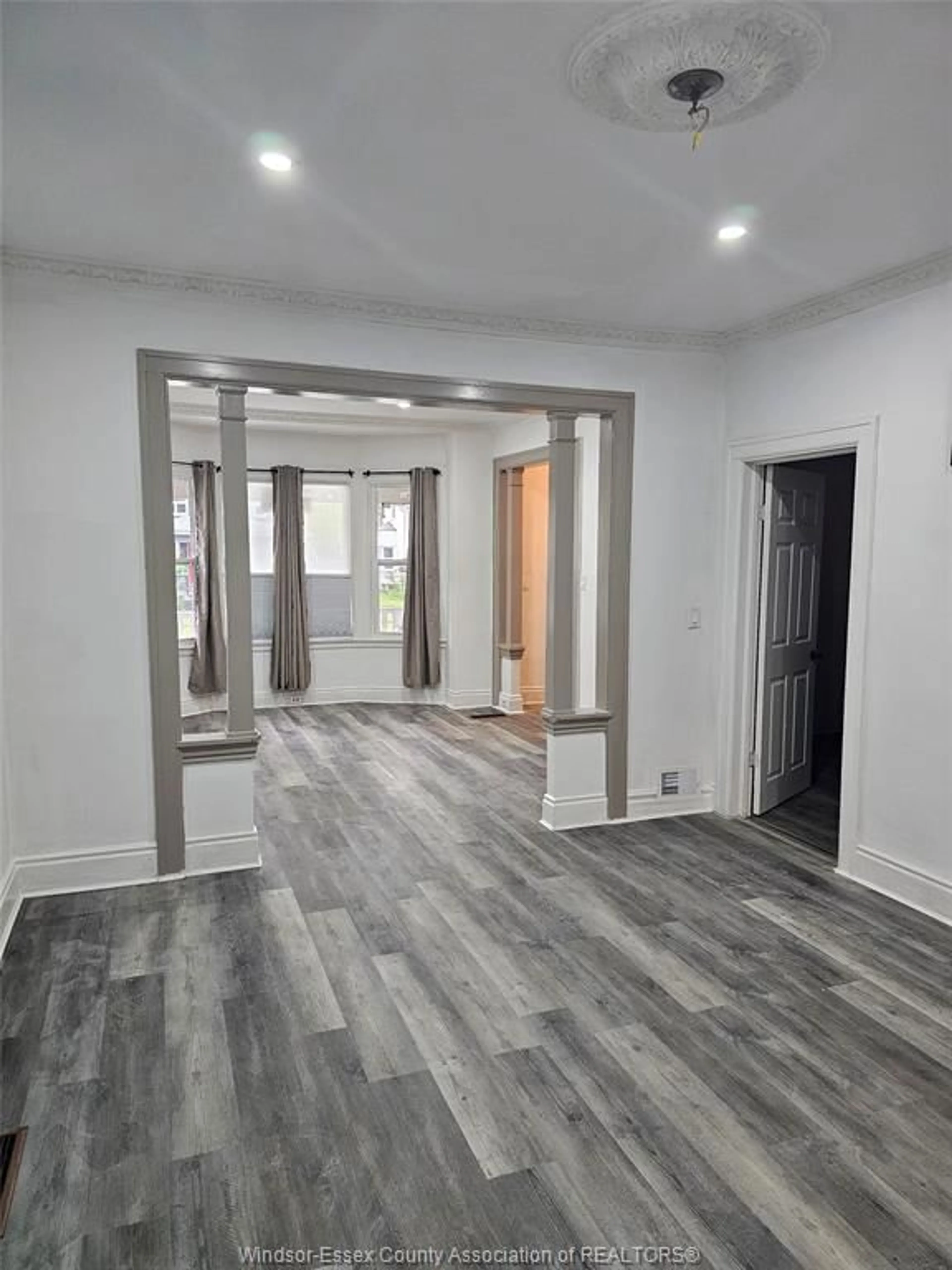 Unknown for 510 CRAWFORD, Windsor Ontario N9A 5C4