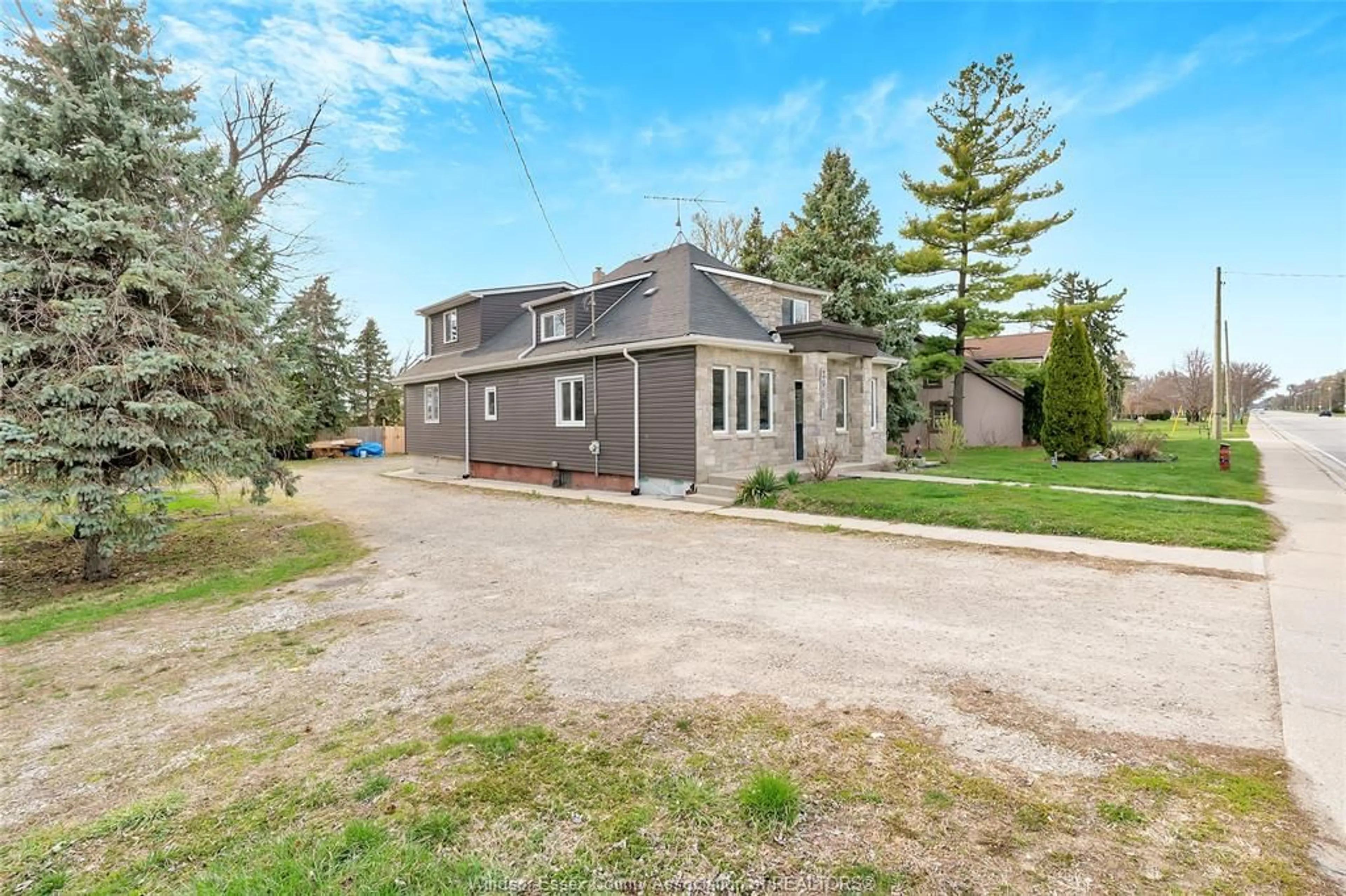 A pic from outside/outdoor area/front of a property/back of a property/a pic from drone, street for 2988 FRONT Rd, LaSalle Ontario N9J 2N9
