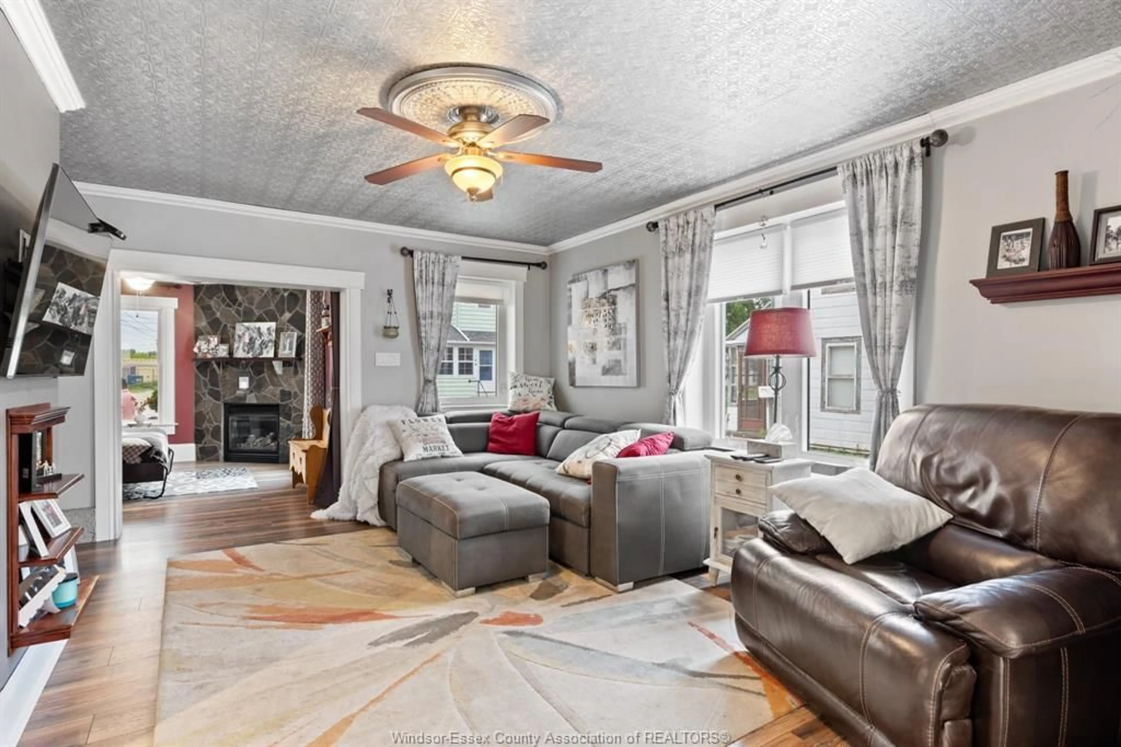 Living room with furniture, unknown for 141 MURRAY, Amherstburg Ontario N9V 1J3