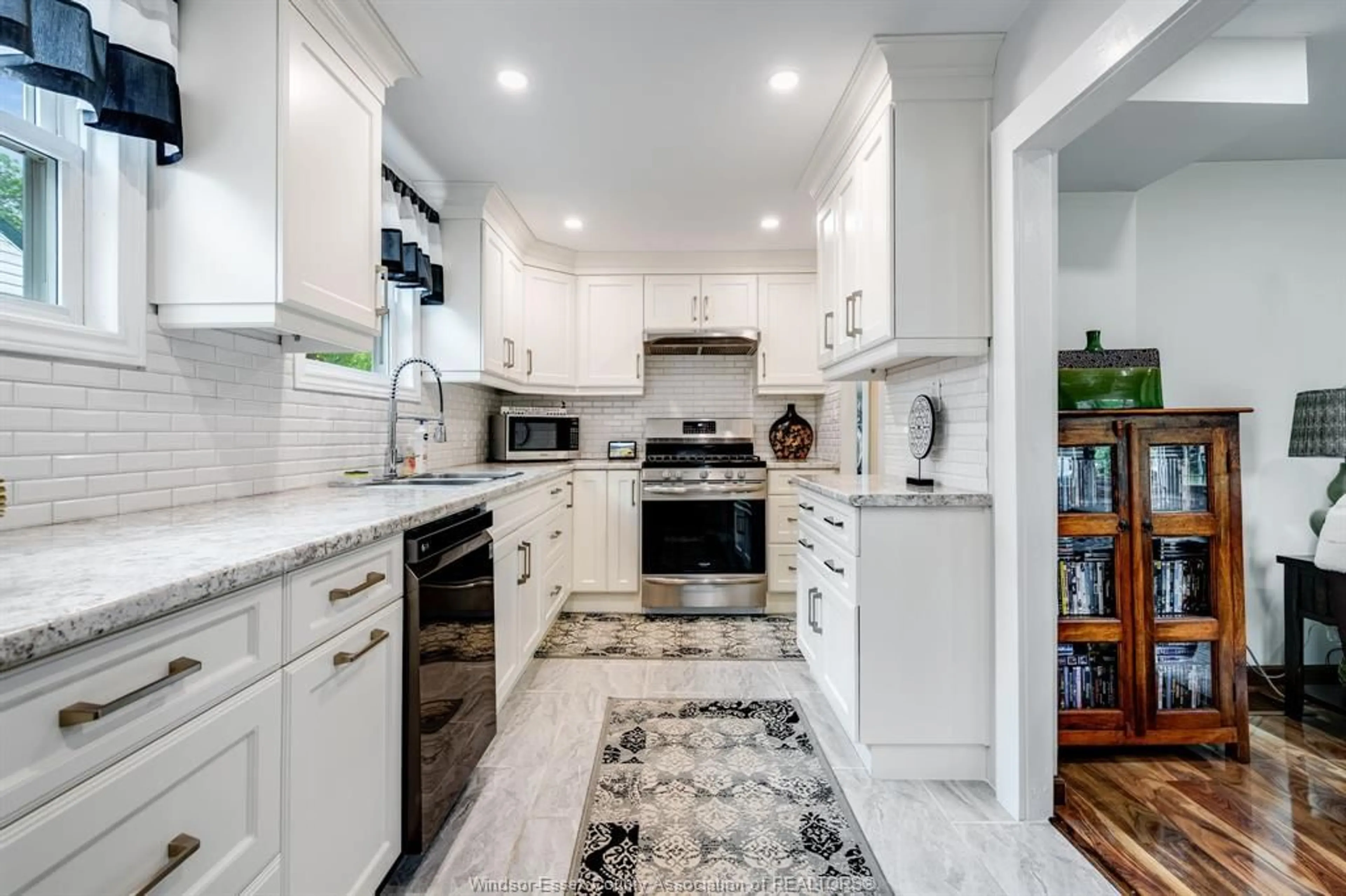 Contemporary kitchen, ceramic/tile floor for 20 PARK Lane, Tilbury Ontario N0P 2L0