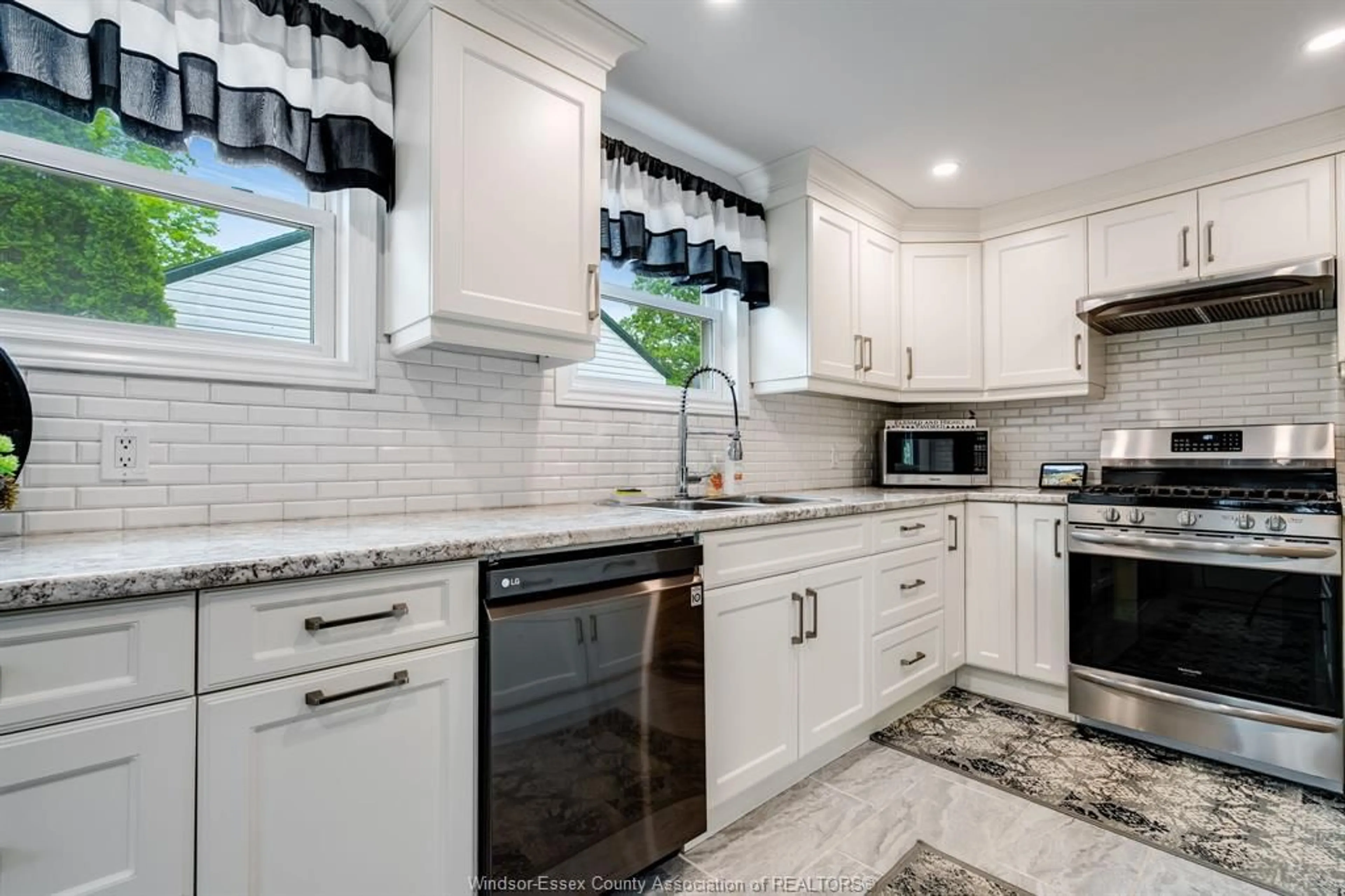 Open concept kitchen, ceramic/tile floor for 20 PARK Lane, Tilbury Ontario N0P 2L0