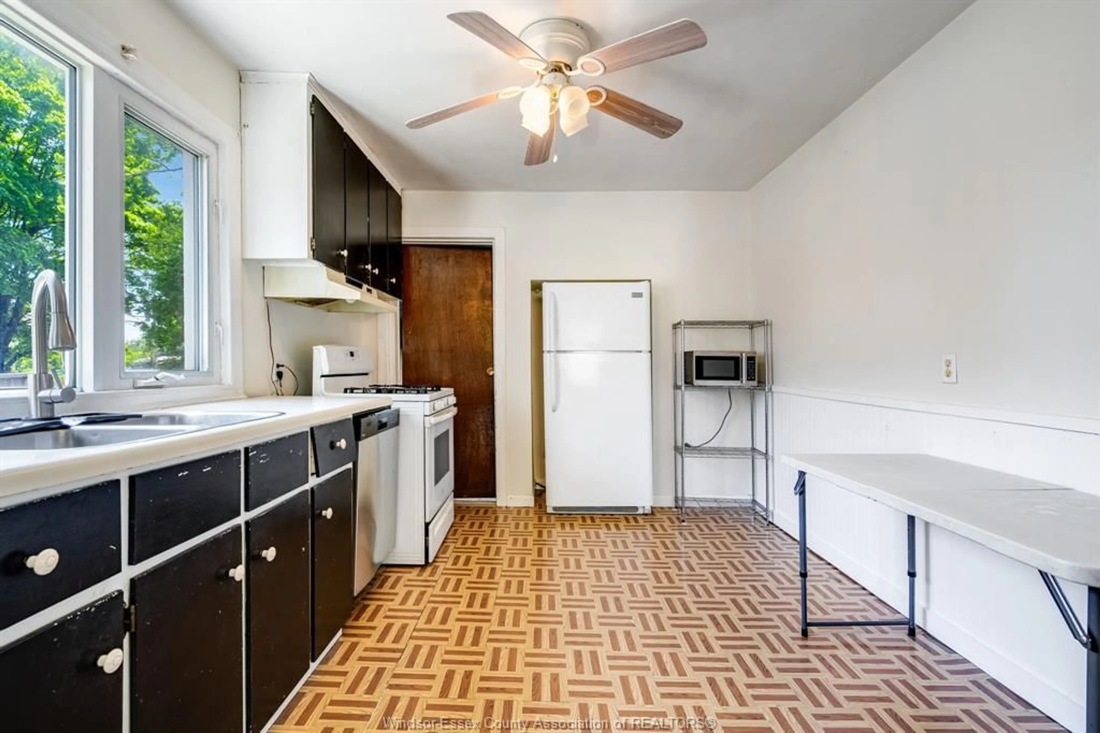 Standard kitchen, unknown for 1359 Elm Ave, Windsor Ontario N8X 2B7