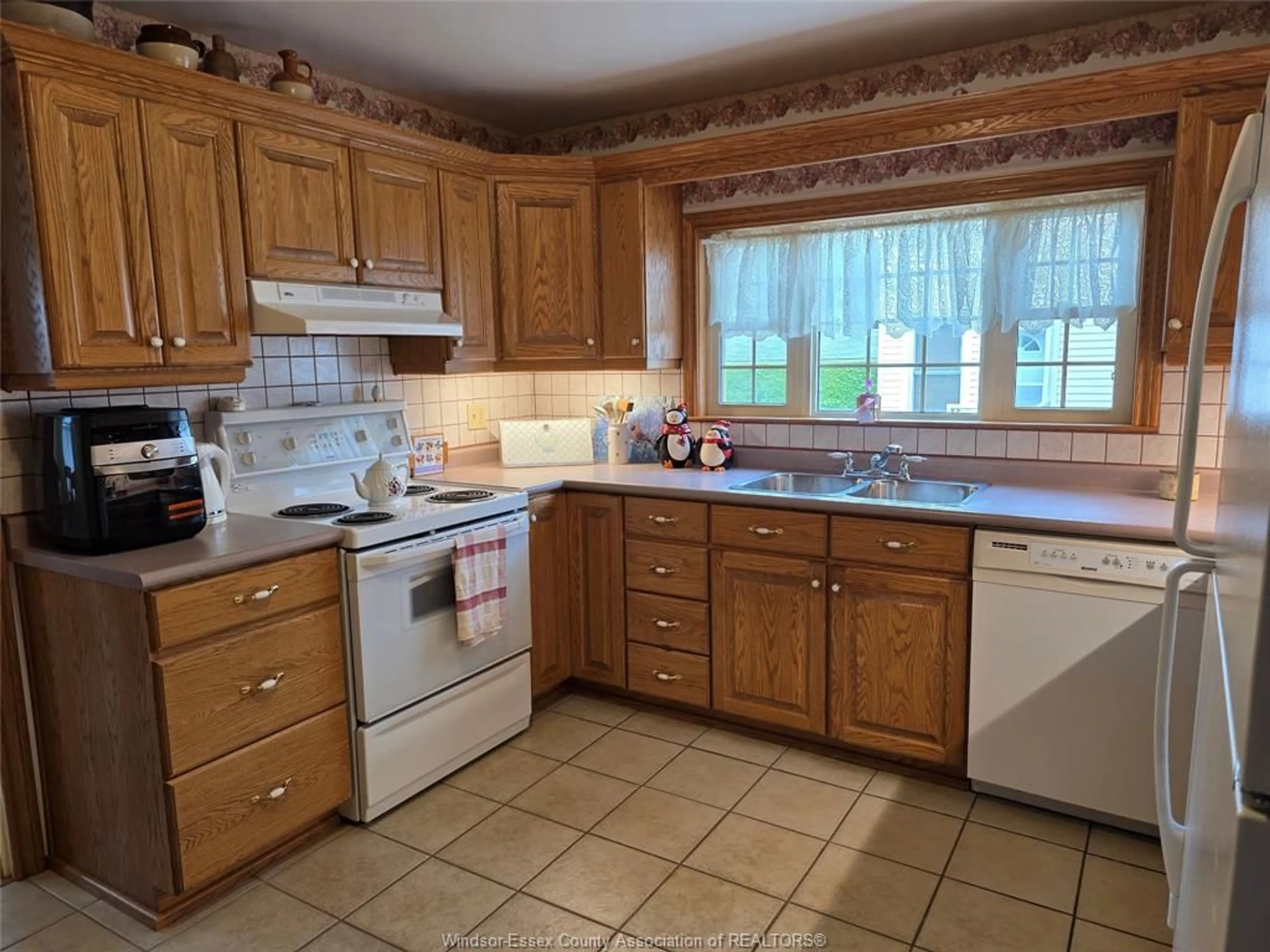 Standard kitchen, unknown for 71 ELM AVE., Amherstburg Ontario N9V 1B3