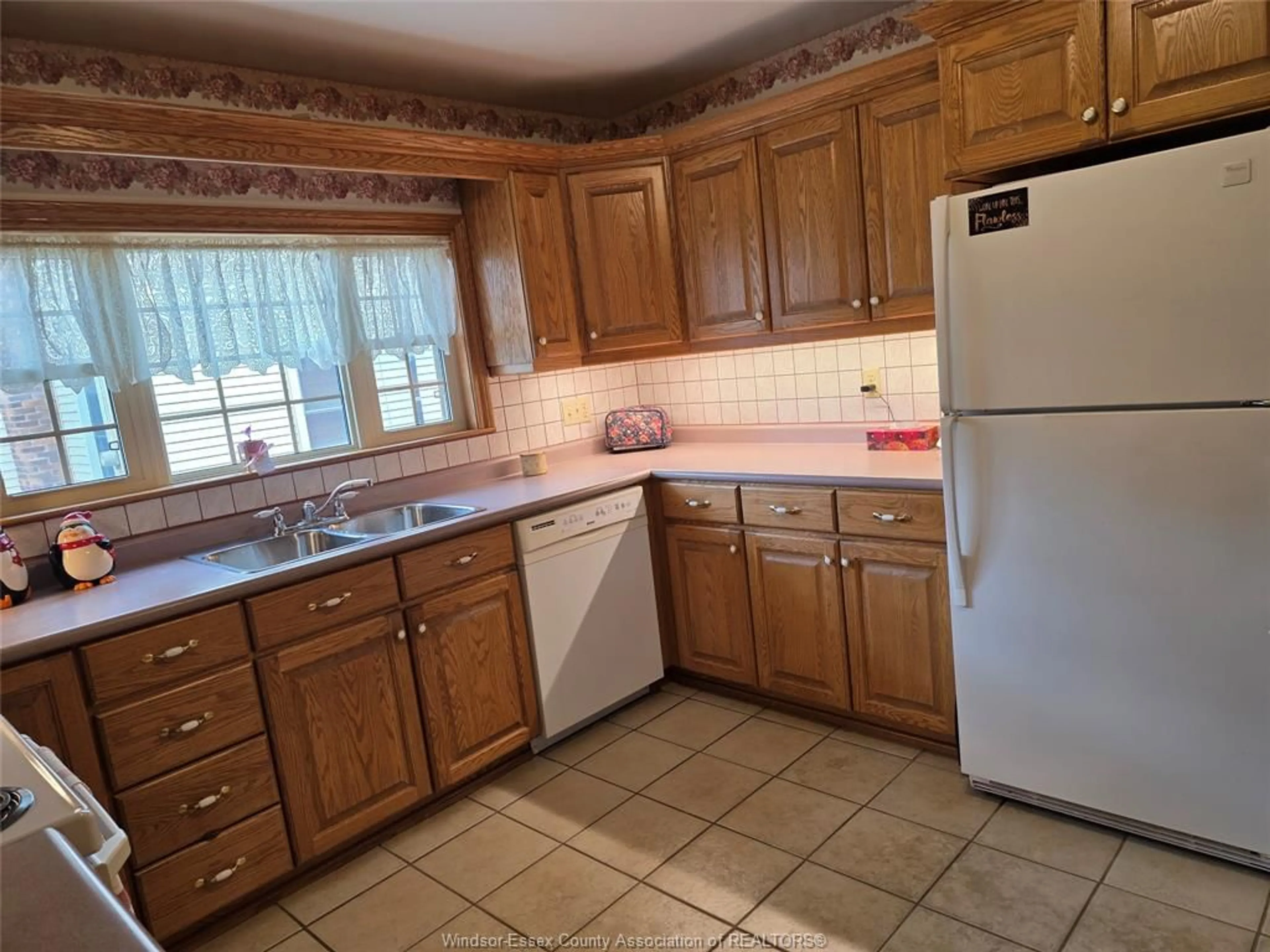 Standard kitchen, ceramic/tile floor for 71 ELM AVE., Amherstburg Ontario N9V 1B3