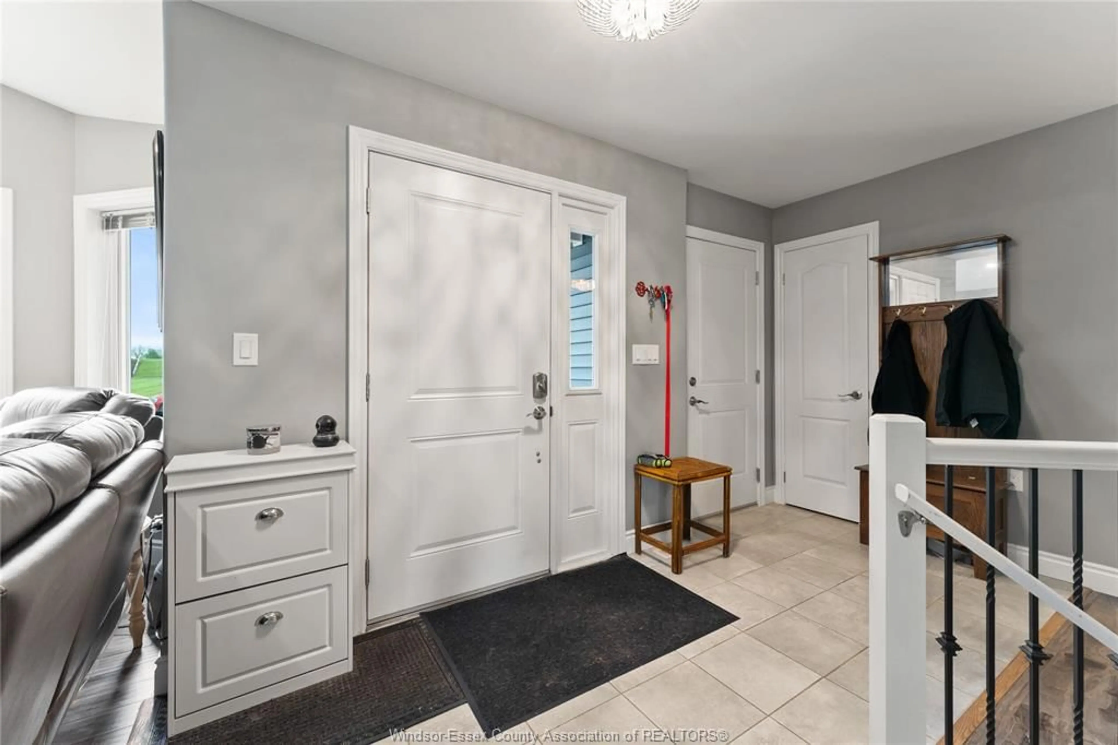 Indoor entryway for 385 Bagot St, Colchester Ontario N0R 1G0