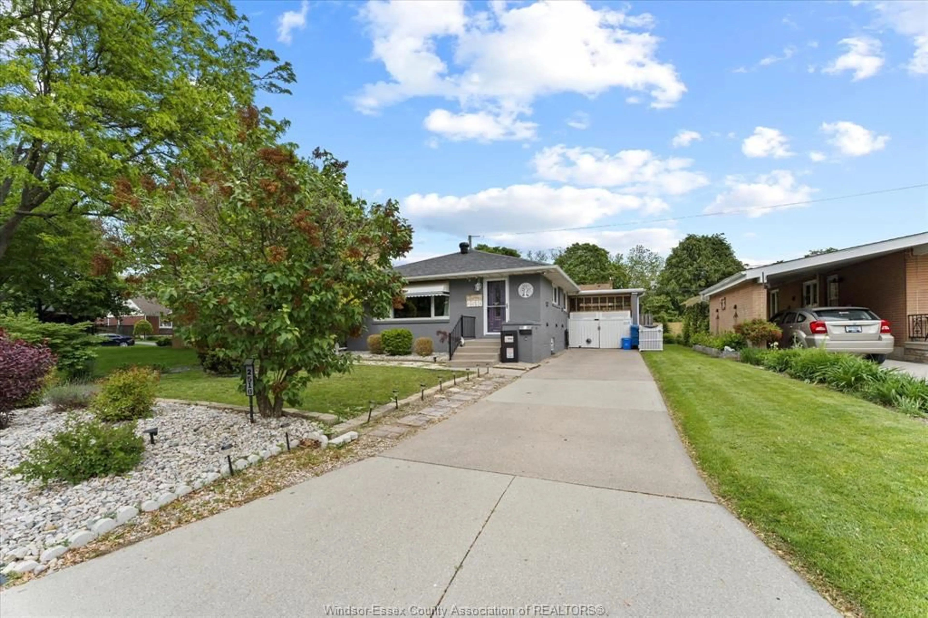 A pic from outside/outdoor area/front of a property/back of a property/a pic from drone, street for 2510 IDA Rd, Windsor Ontario N8W 3A5