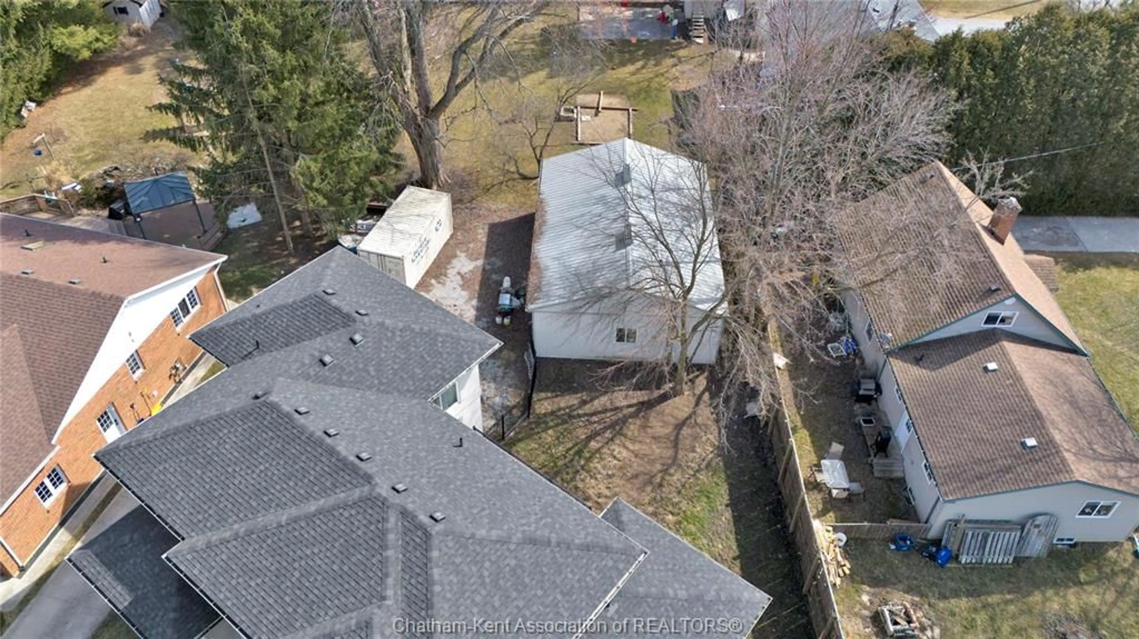 A pic from outside/outdoor area/front of a property/back of a property/a pic from drone, unknown for 30 Crerar Dr, Chatham Ontario N7L 2P8