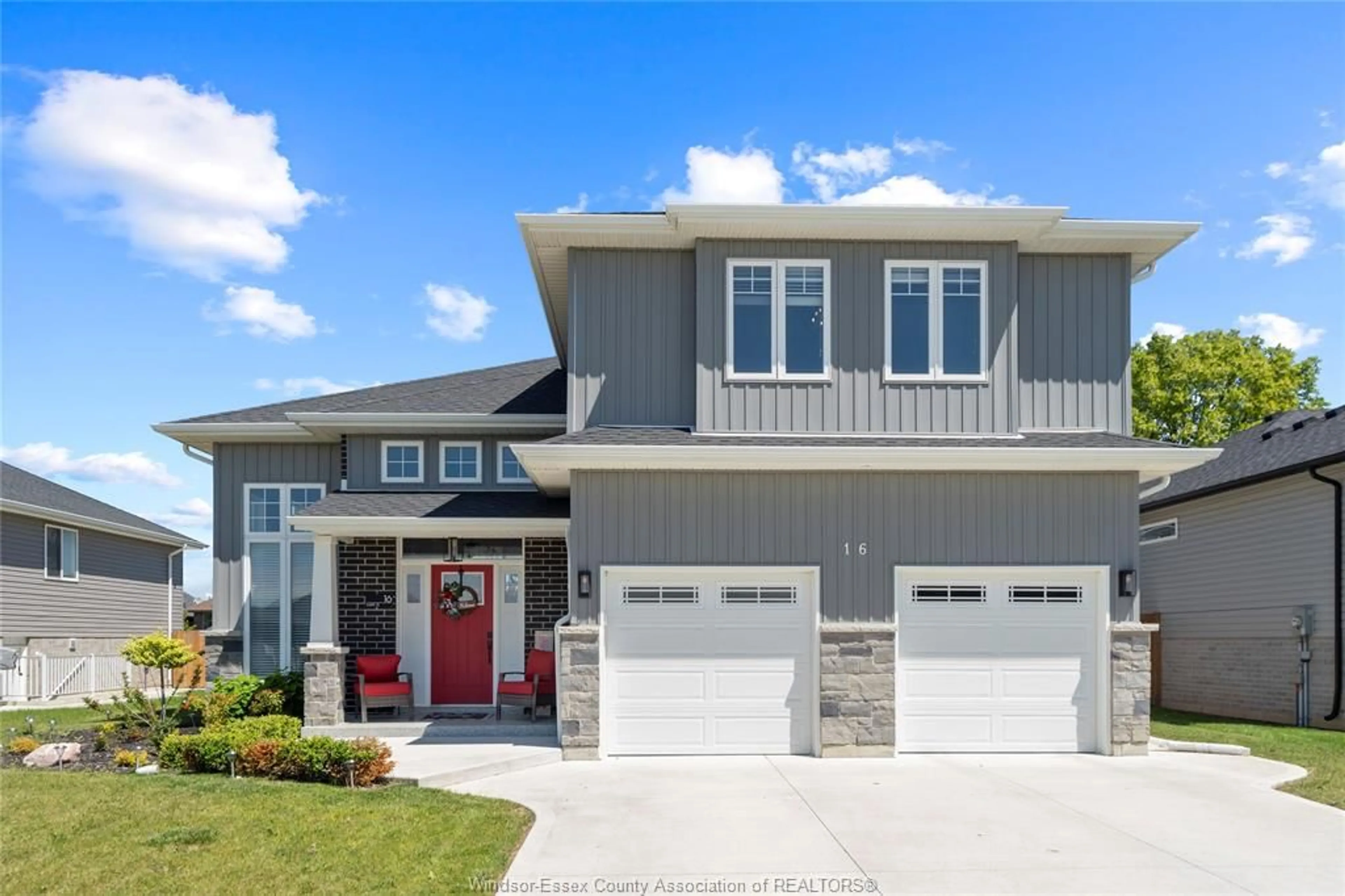 Home with vinyl exterior material, street for 16 Lundy, Amherstburg Ontario N9V 0G5