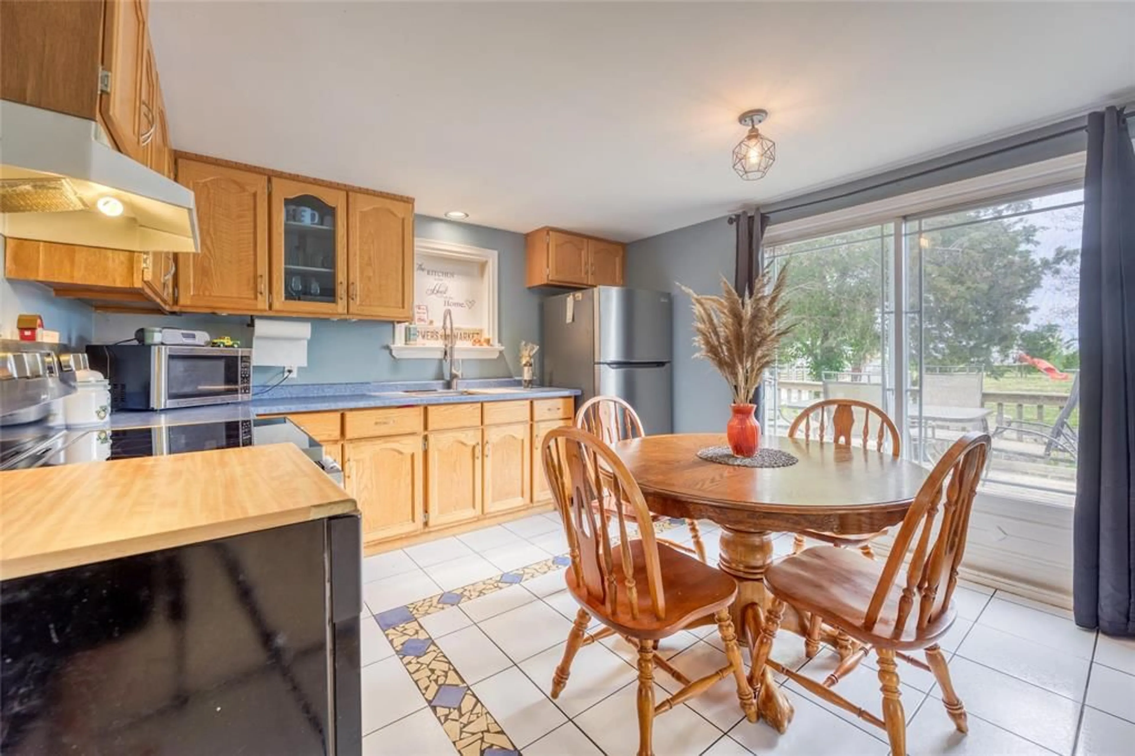 Open concept kitchen, ceramic/tile floor for 2274 JACKSON Rd, Sarnia Ontario N7T 7H2