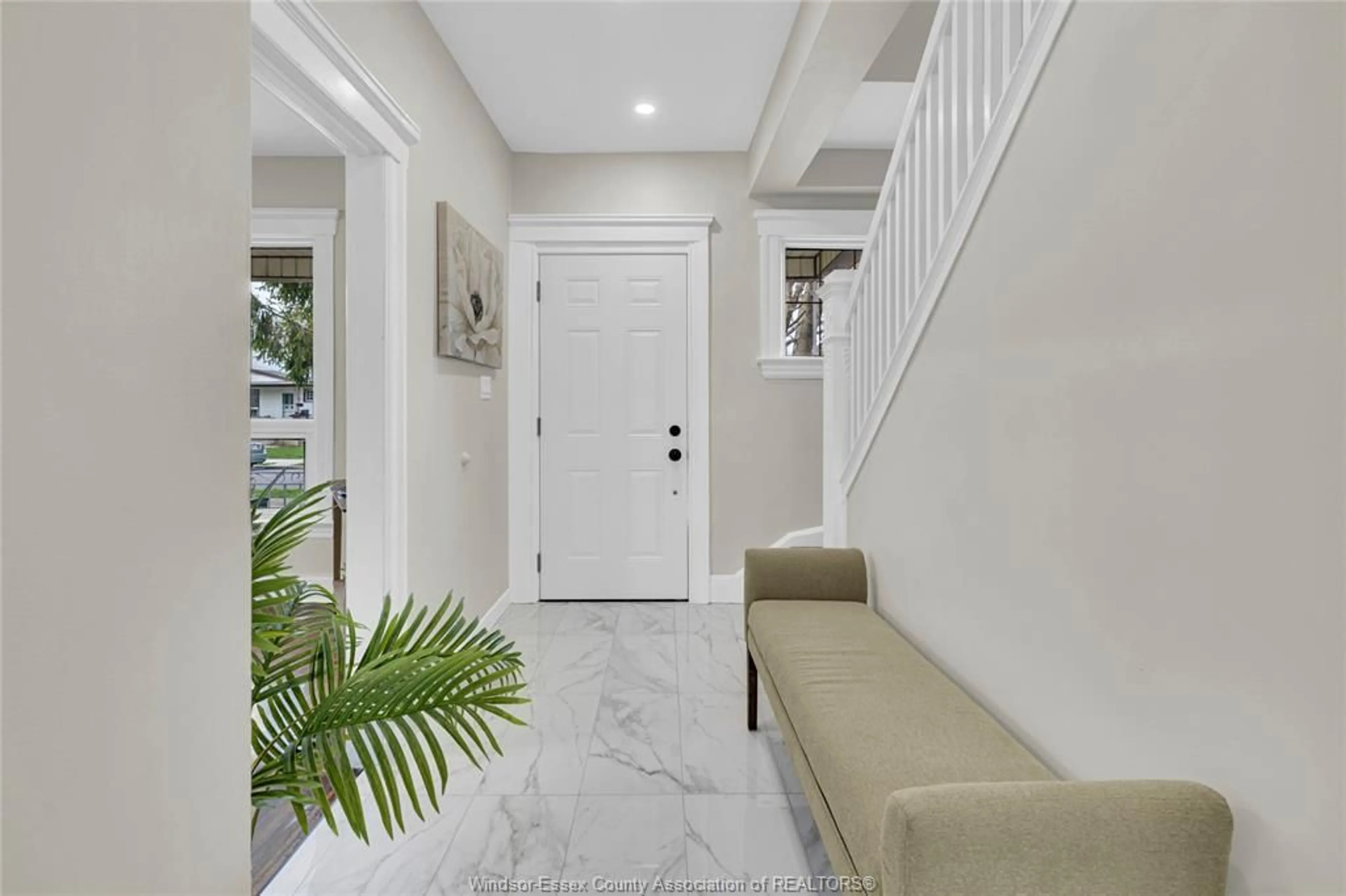 Indoor entryway for 856 MARION, Windsor Ontario N9A 2H9