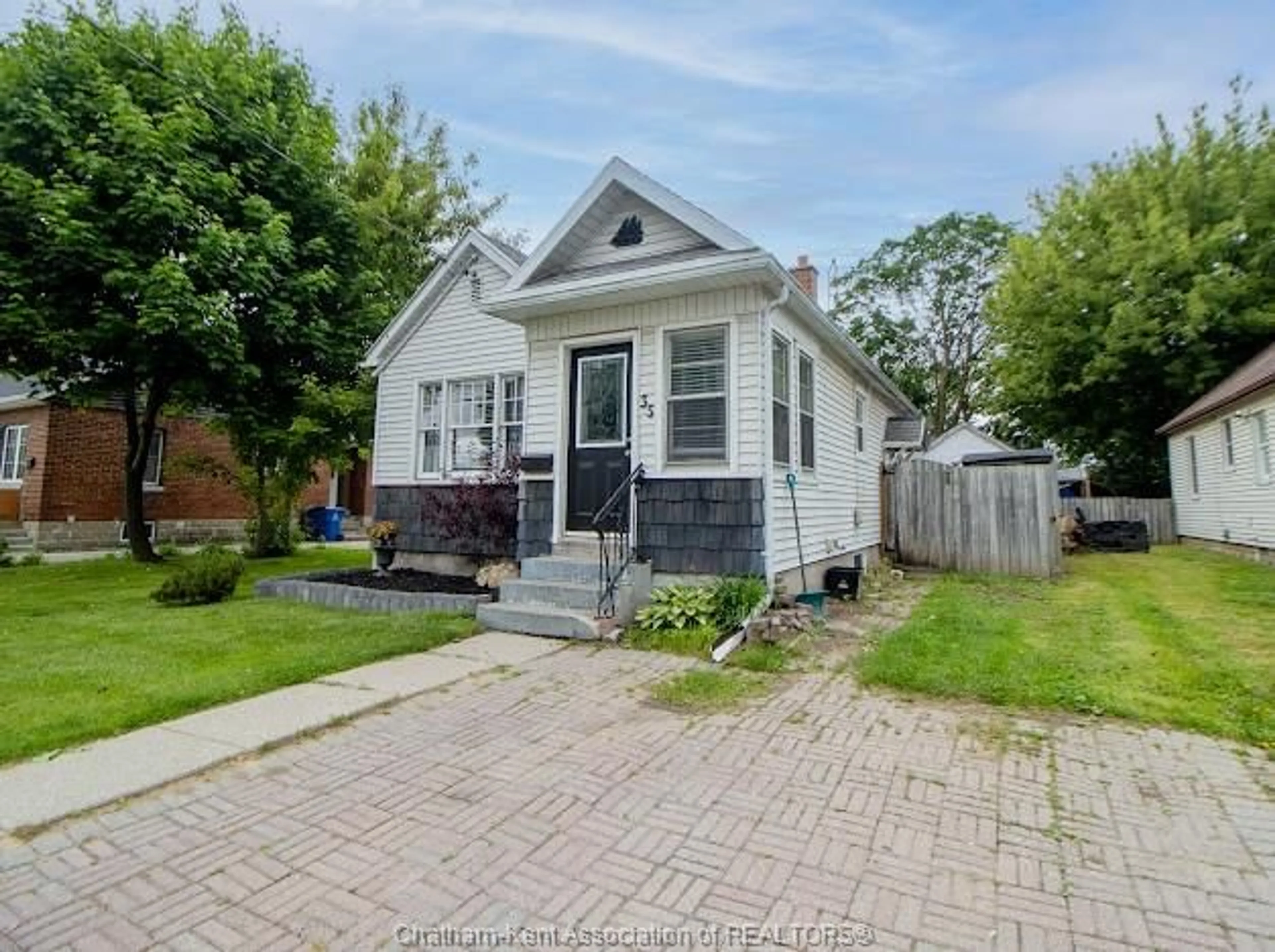 Unknown for 35 Alexandra Ave, Chatham Ontario N7M 1X9