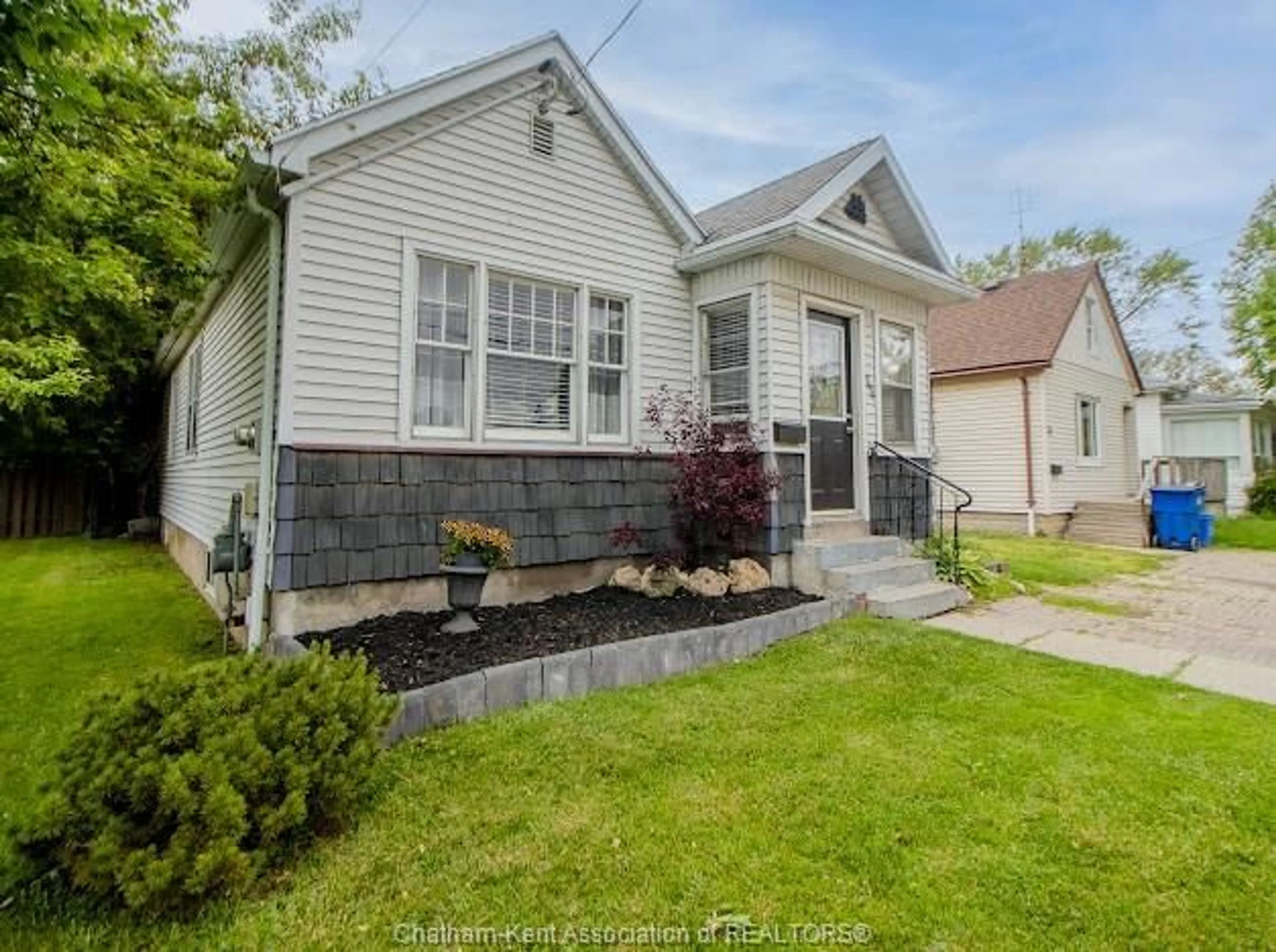Unknown for 35 Alexandra Ave, Chatham Ontario N7M 1X9
