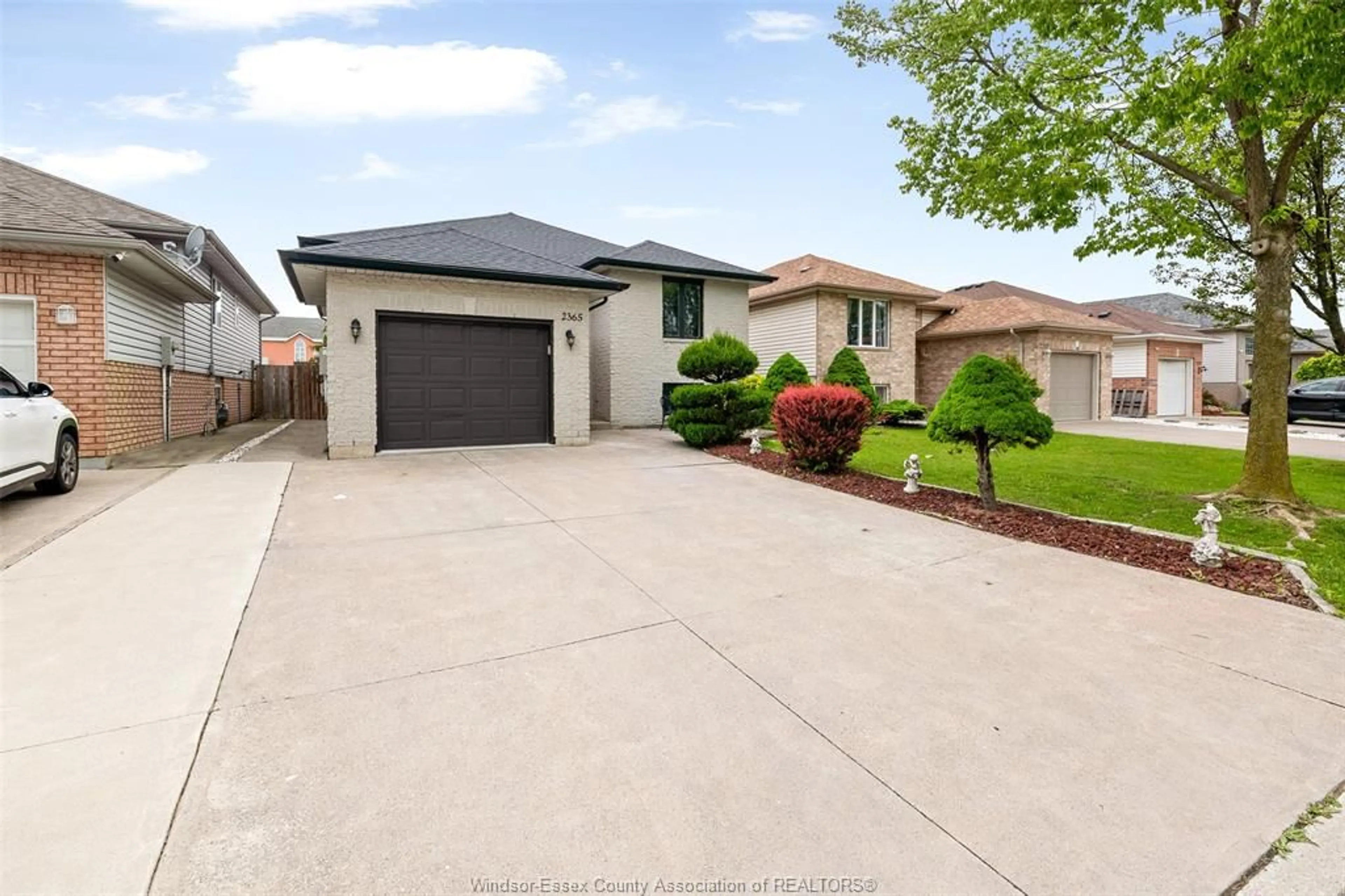 A pic from outside/outdoor area/front of a property/back of a property/a pic from drone, street for 2365 Tranquility, Windsor Ontario N8P 1R8
