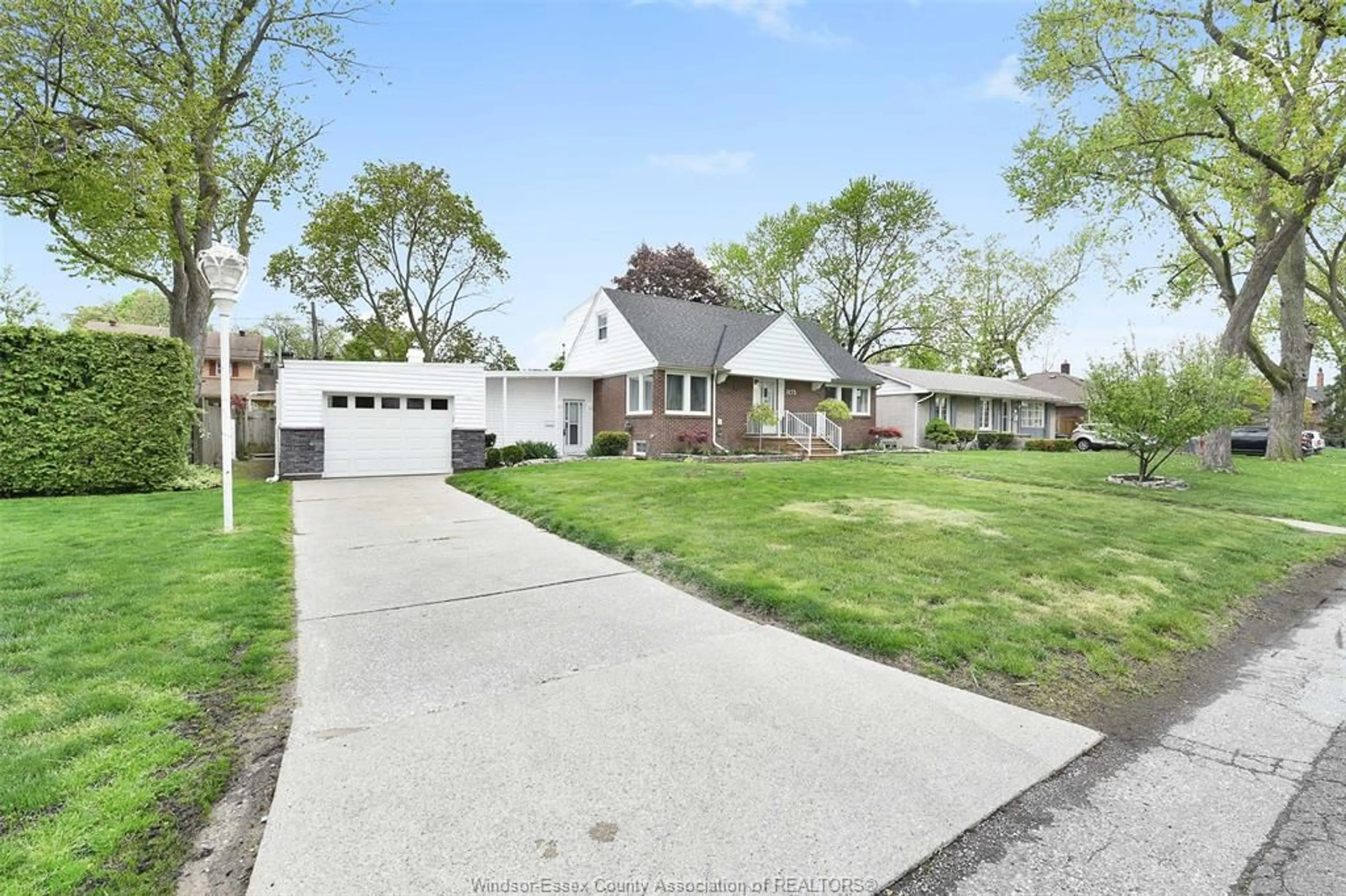 A pic from outside/outdoor area/front of a property/back of a property/a pic from drone, street for 3175 Randolph Ave, Windsor Ontario N9E 3E5