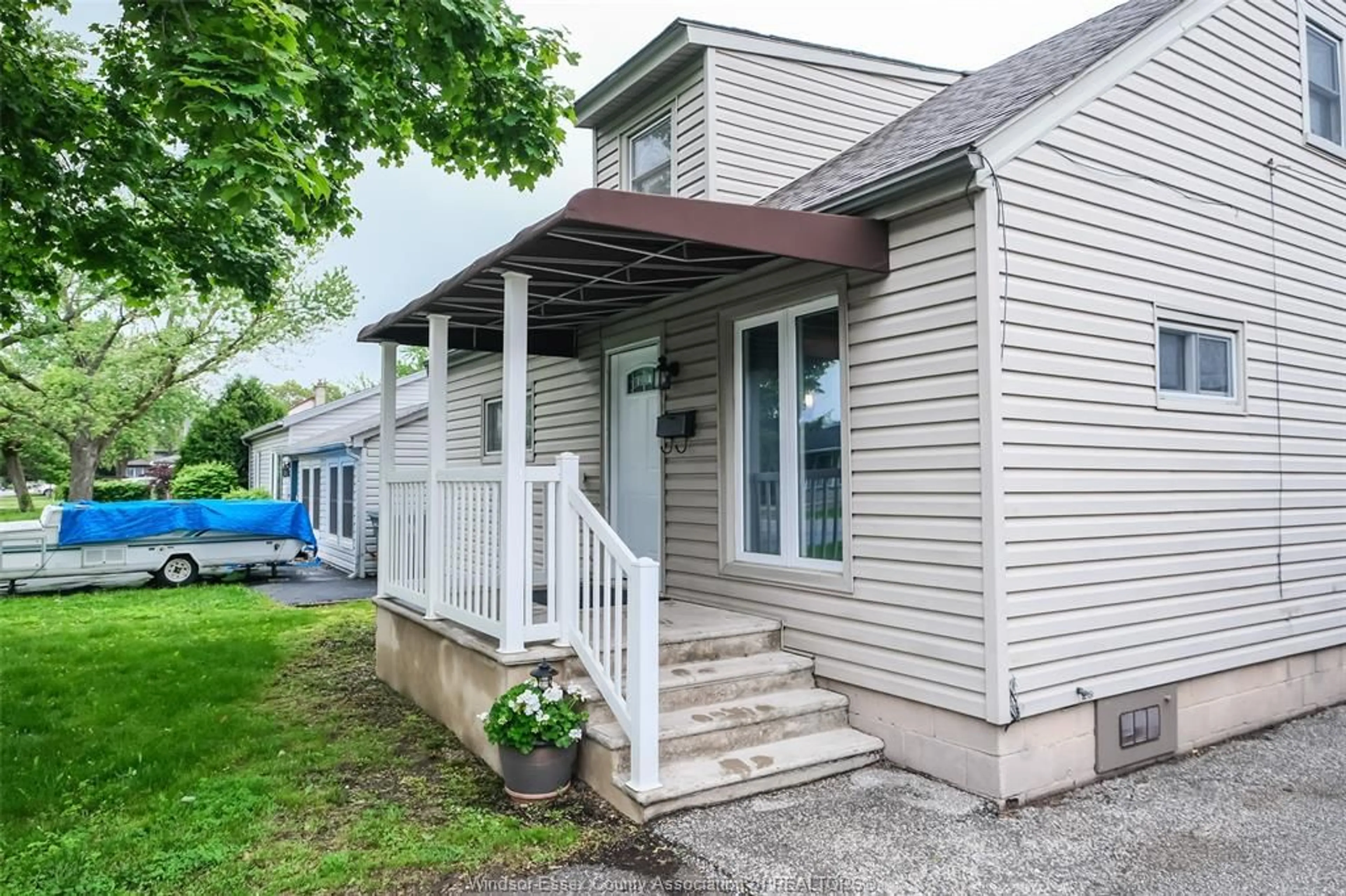 Home with vinyl exterior material, street for 2690 MELDRUM, Windsor Ontario N8W 4G2