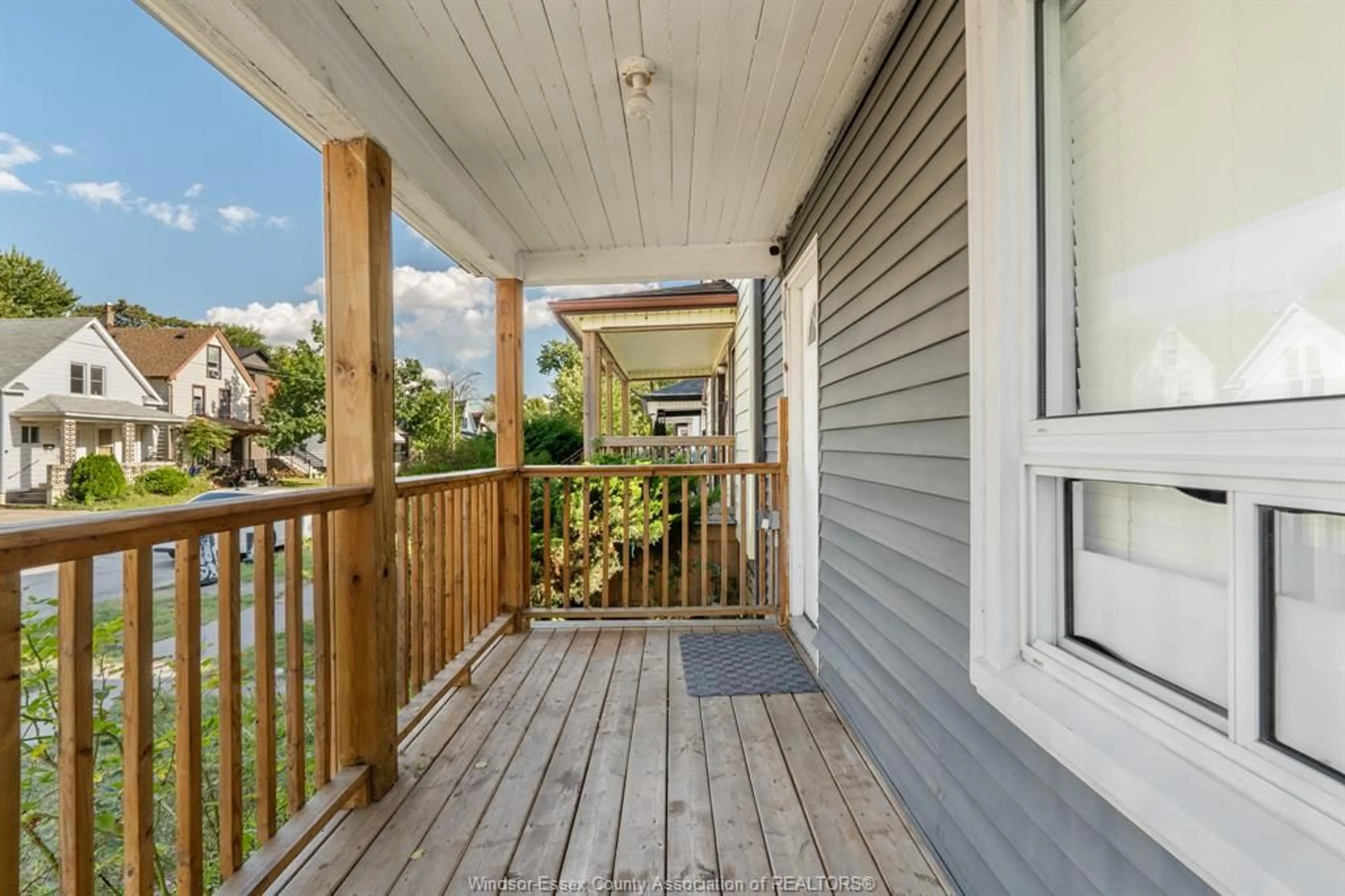 Patio, street for 375 BRIDGE Ave, Windsor Ontario N9B 2M3
