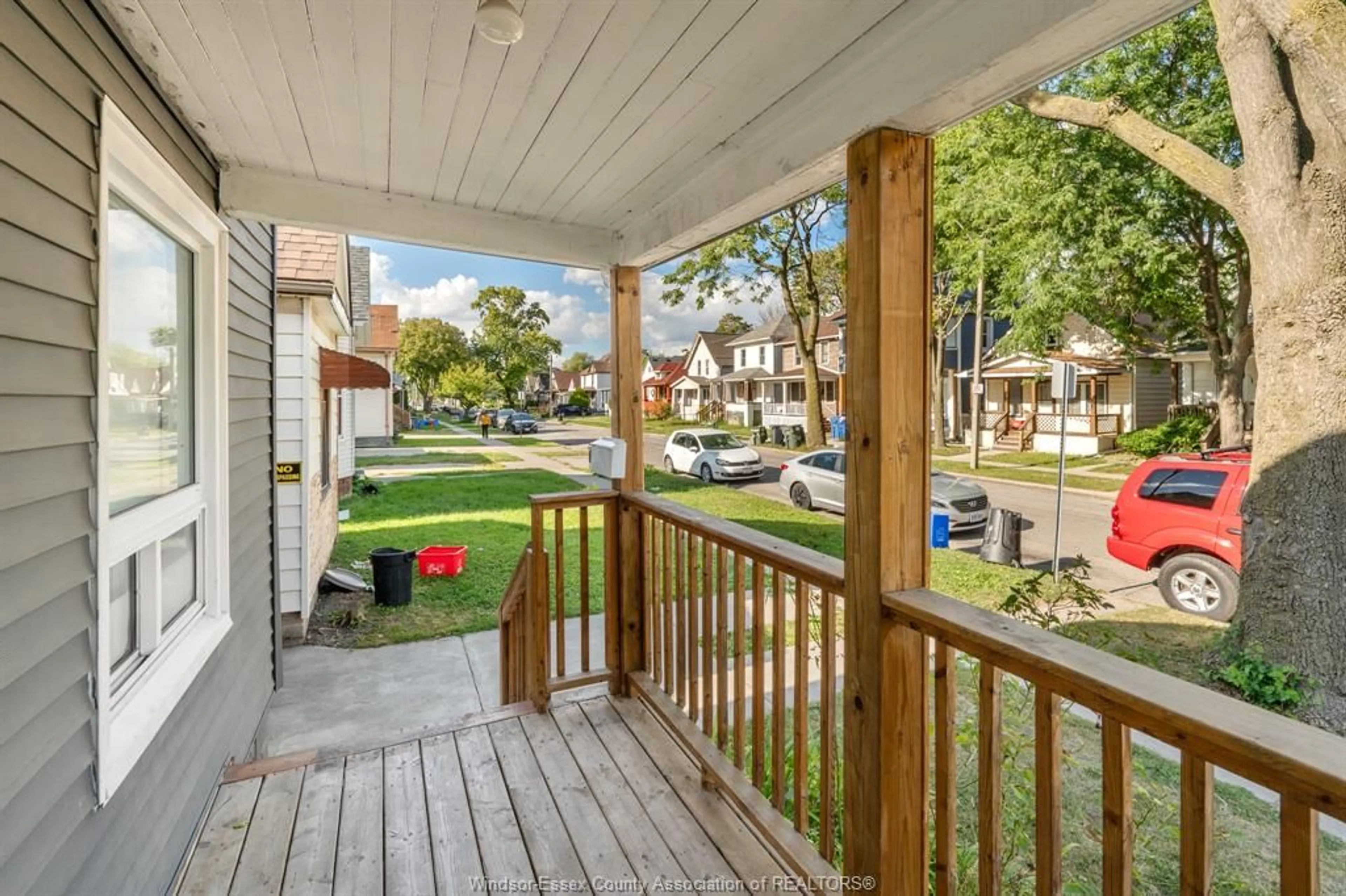 Patio, street for 375 BRIDGE Ave, Windsor Ontario N9B 2M3