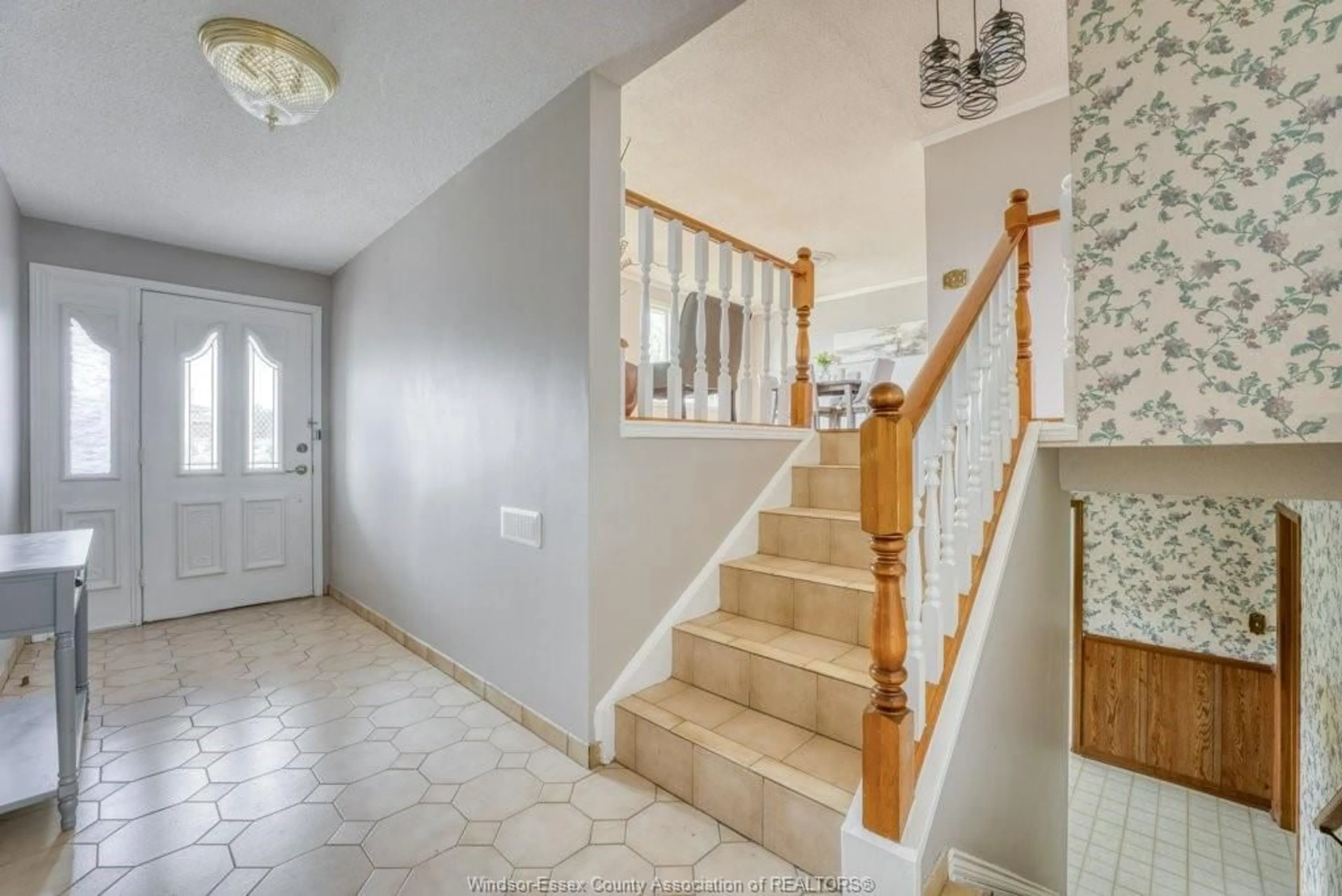 Stairs for 3034 FAZIO Dr, Windsor Ontario N9E 4G1