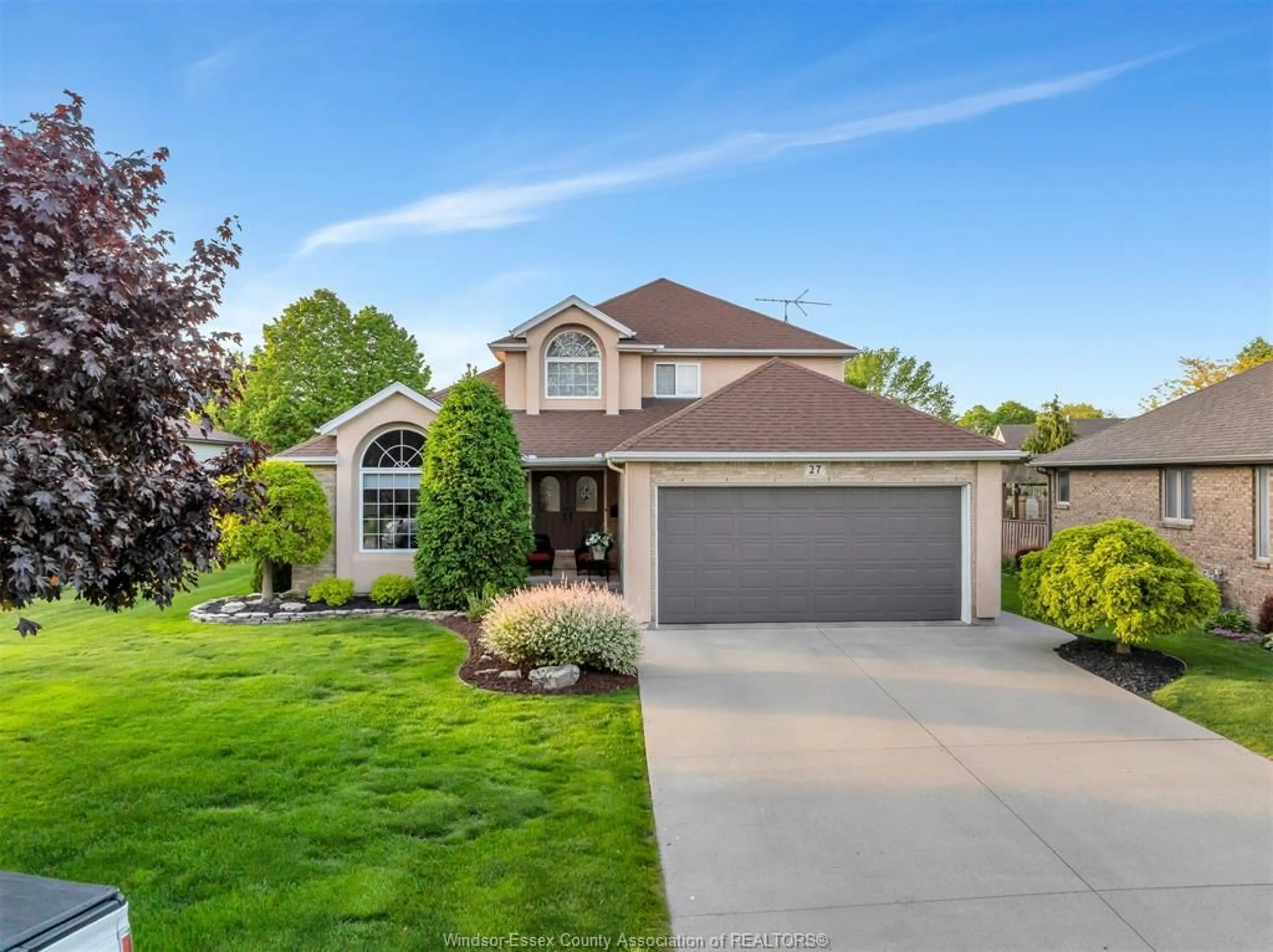 Home with vinyl exterior material, street for 27 Cheyenne Crt, Leamington Ontario N8H 5E2