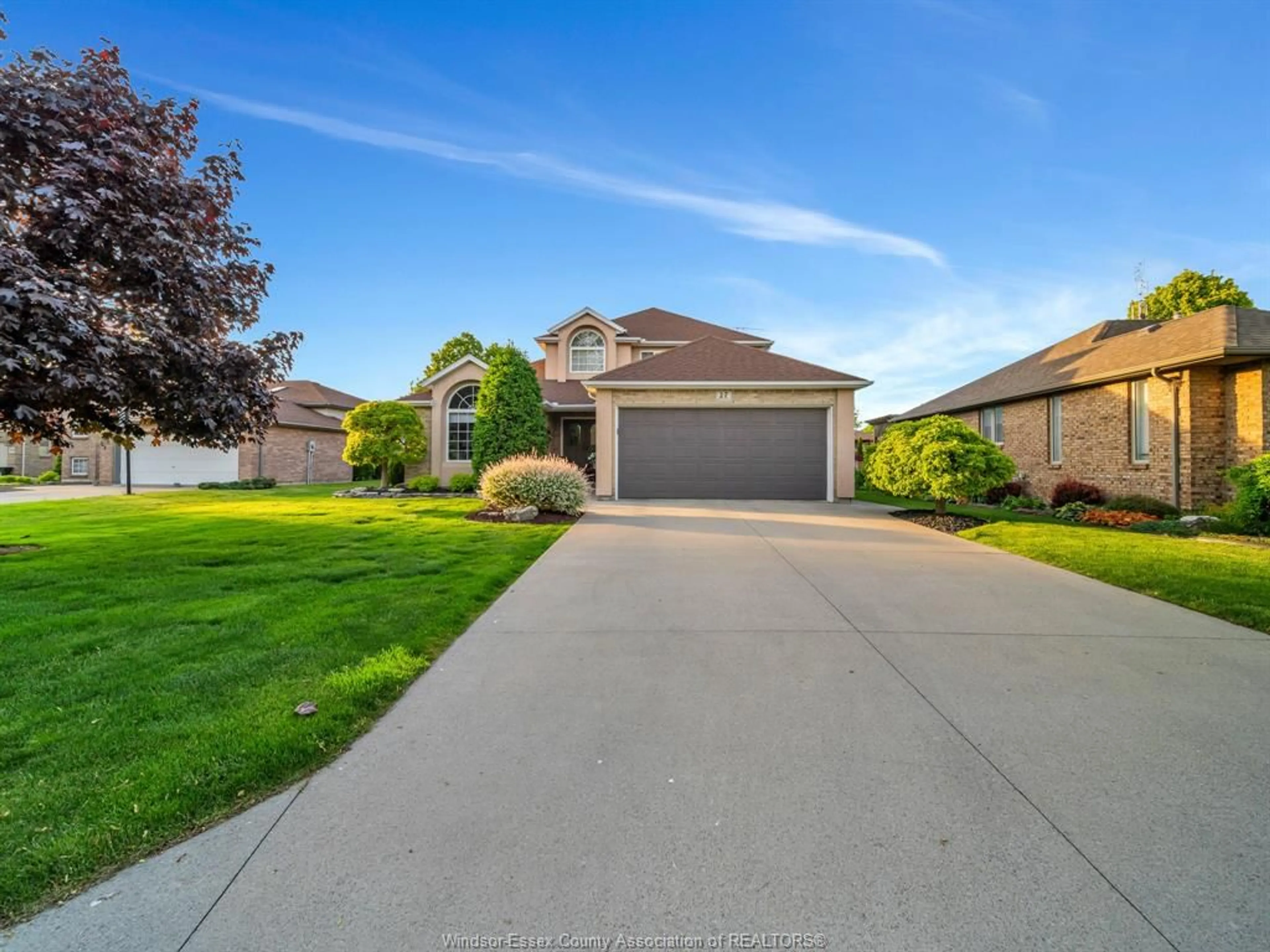 A pic from outside/outdoor area/front of a property/back of a property/a pic from drone, street for 27 Cheyenne Crt, Leamington Ontario N8H 5E2