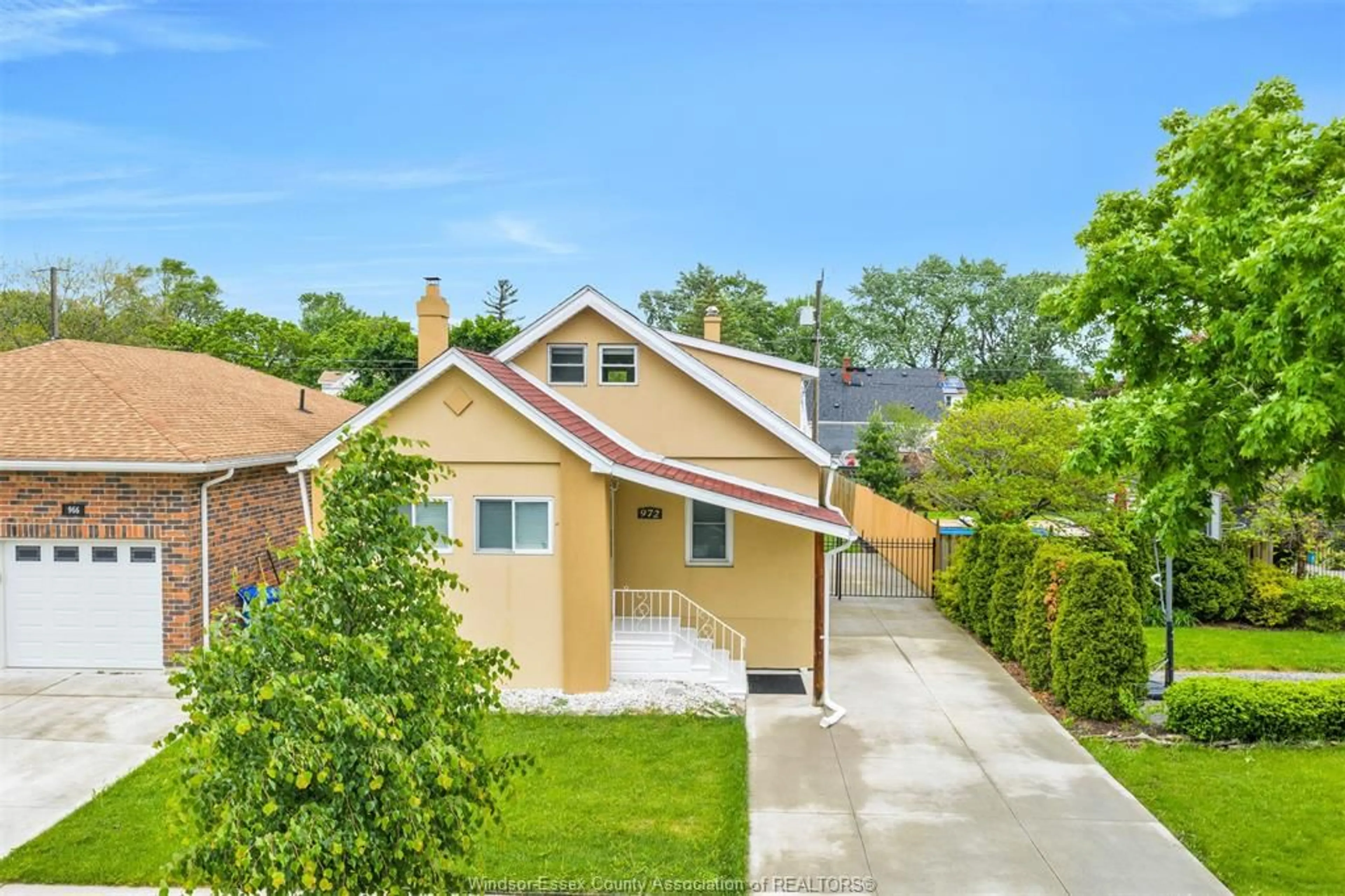A pic from outside/outdoor area/front of a property/back of a property/a pic from drone, street for 972 ESDRAS Pl, Windsor Ontario N9S 2M9